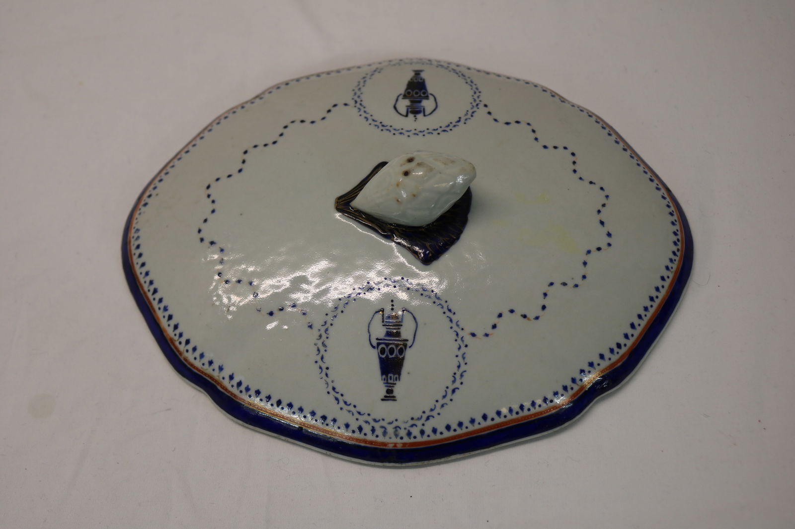 18th Century Hand Painted Chinese Export Tureen Cover (1 of 8)