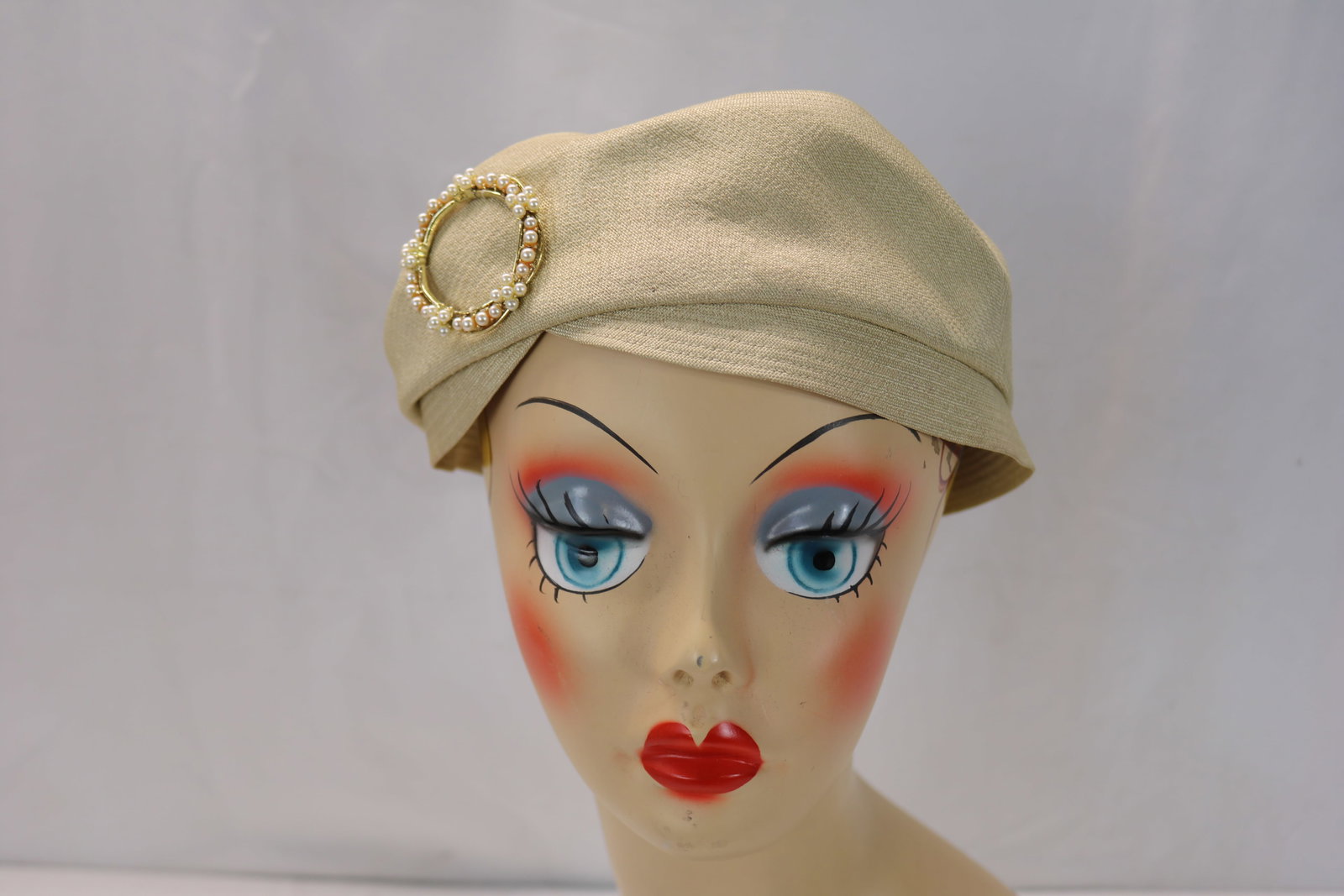 Vintage Julius Garfinkel & Co. Pill Box Hat with Pearl Beaded Embellishment: good condition, see photo's