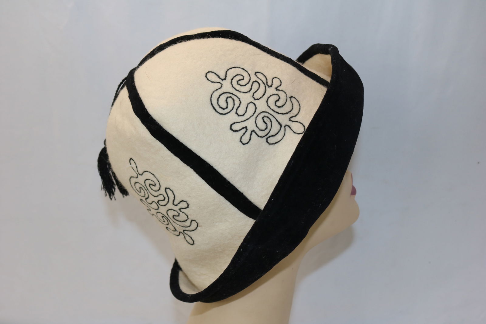 Vintage Wool Felt Embroidered & Velvet Bumper Style Hat (1 of 6)