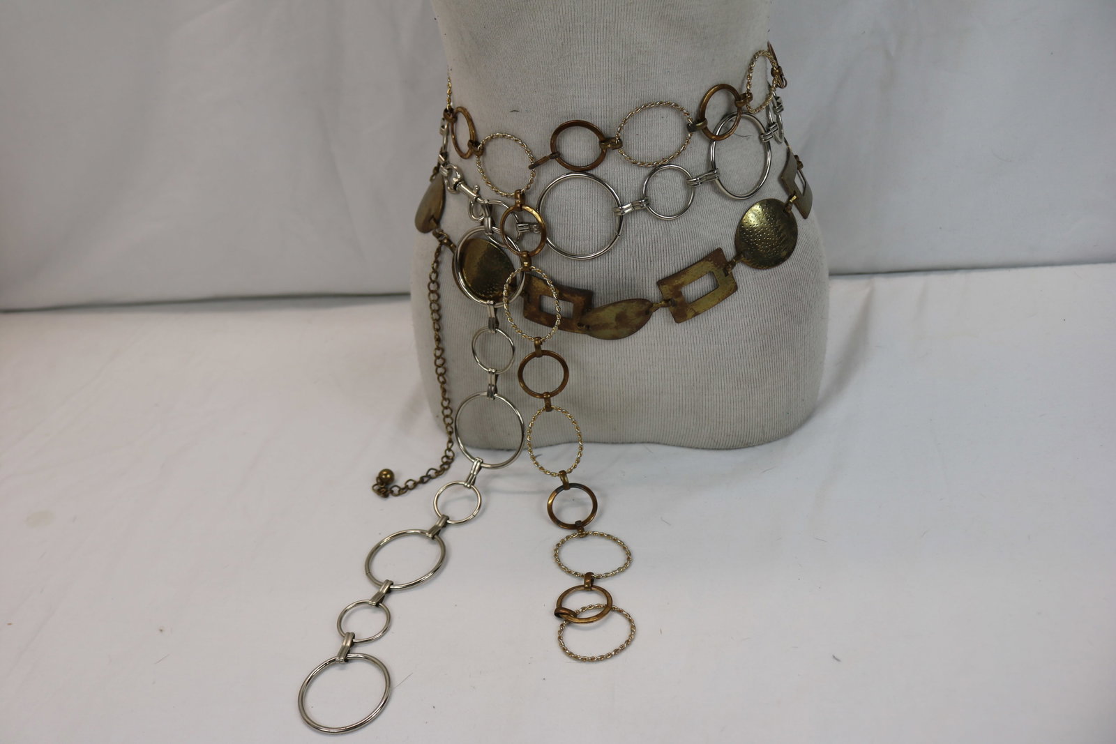 Lot of 3 Ladies Metal Belts: good condition, see photo's