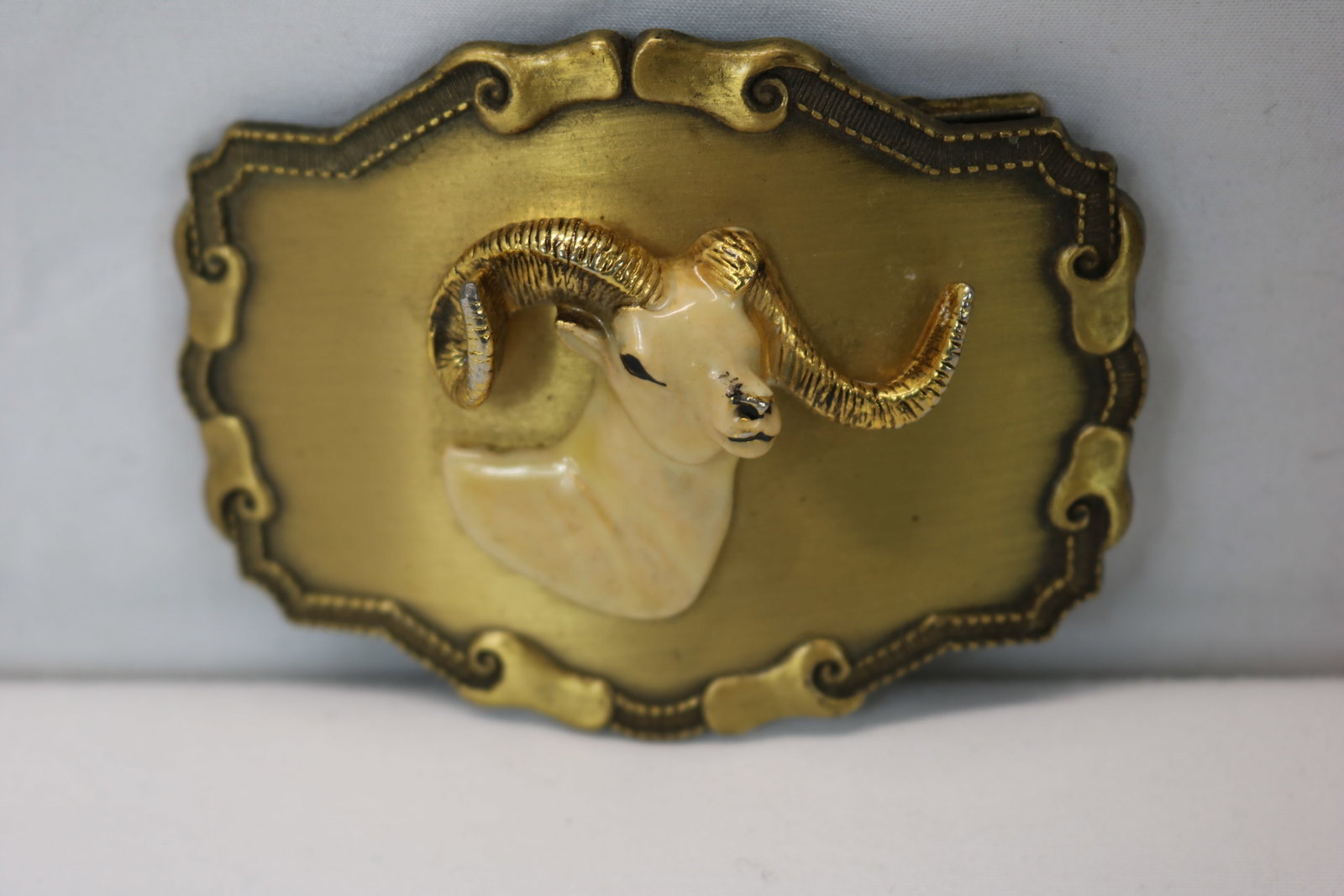 Vintage Raintree Buckle & Jewelry Company Ram's Head Belt Buckle: approx. 3 3/4 x 2 3/4, good condition, see photo's