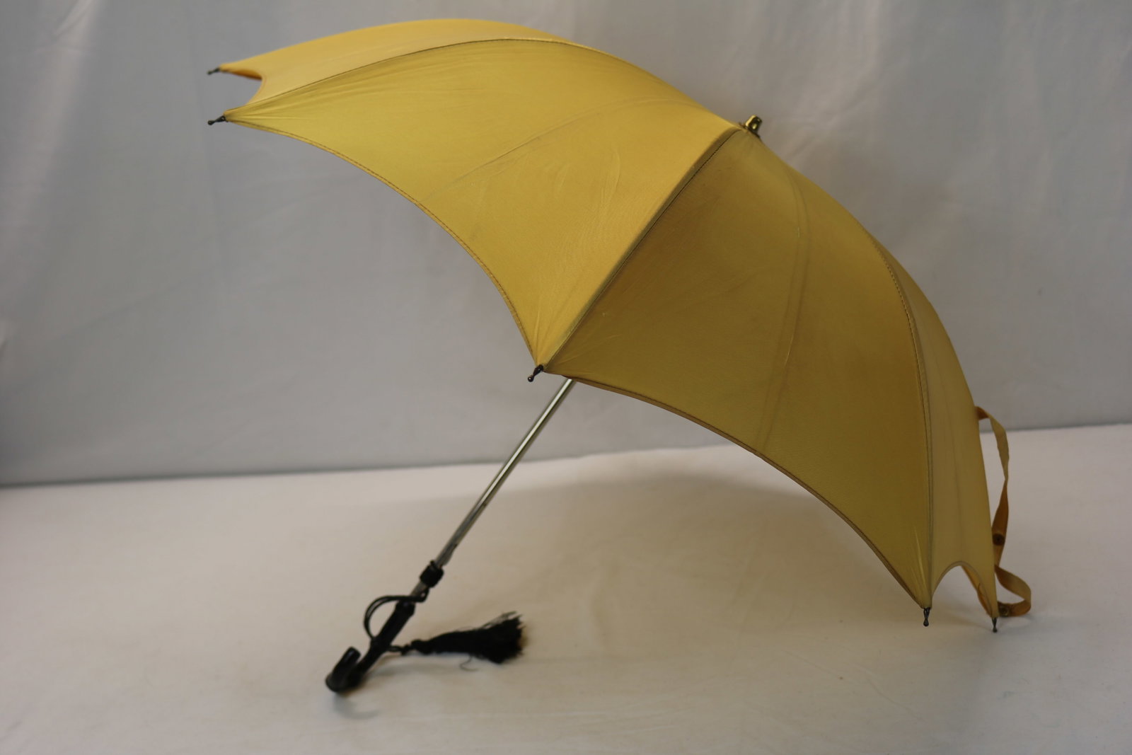 Vintage 1950/60's Gold Umbrella, Small Size, Black Bamboo Handle: good condition, see photo's