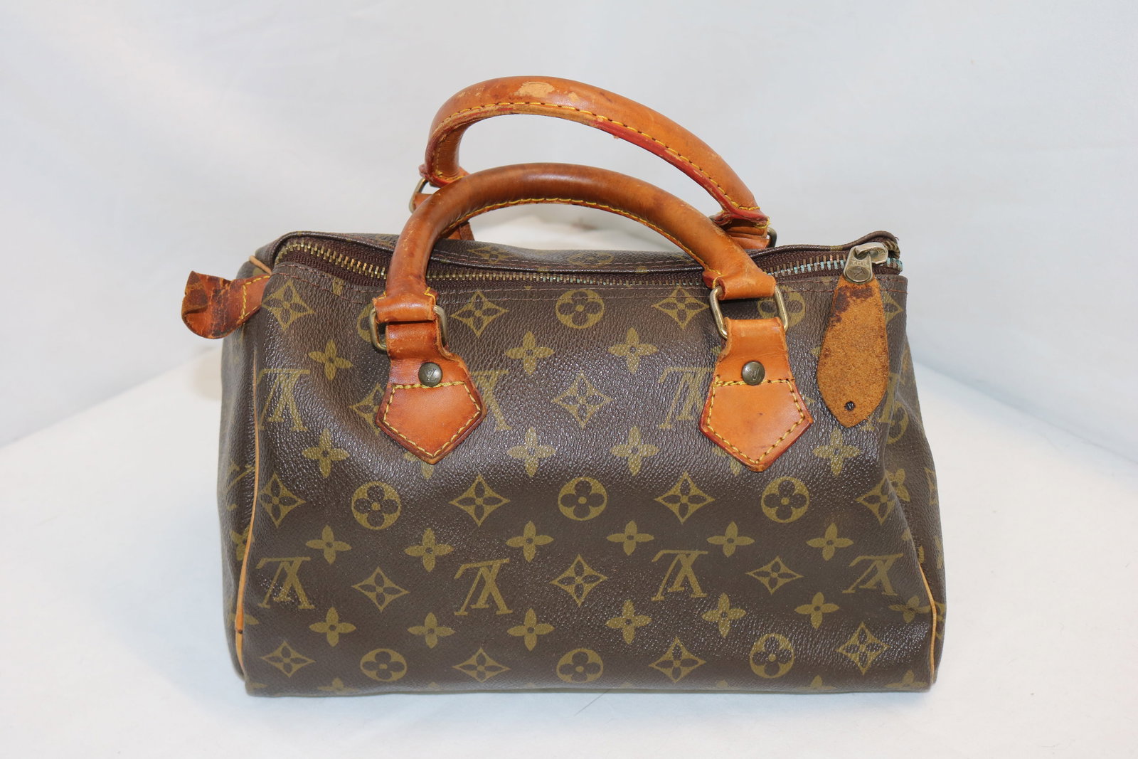 Vintage Authentic Louis Vuitton Purse (1 of 19)