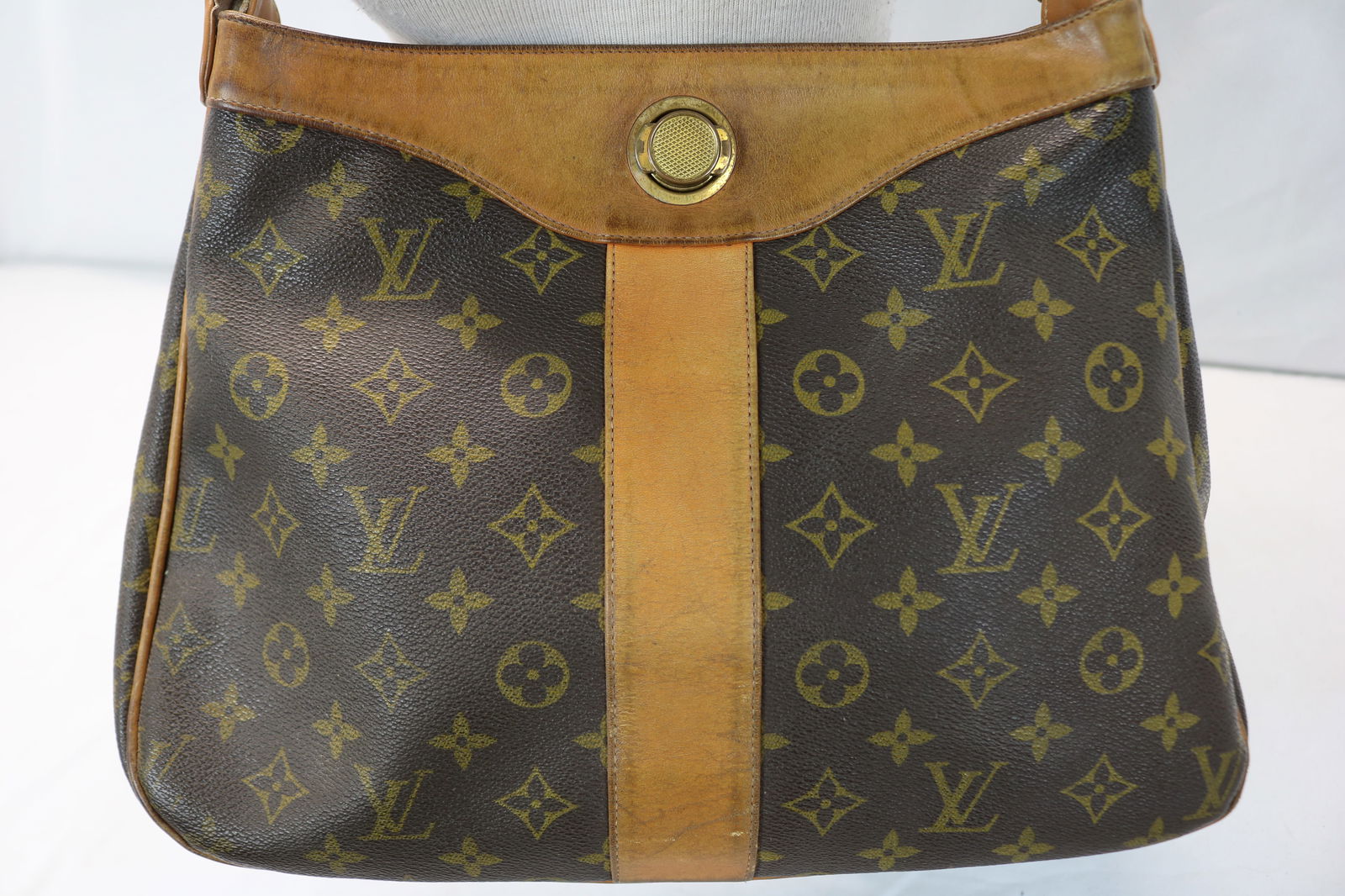 Vintage Authentic Louis Vuitton Shoulder Bag (1 of 20)