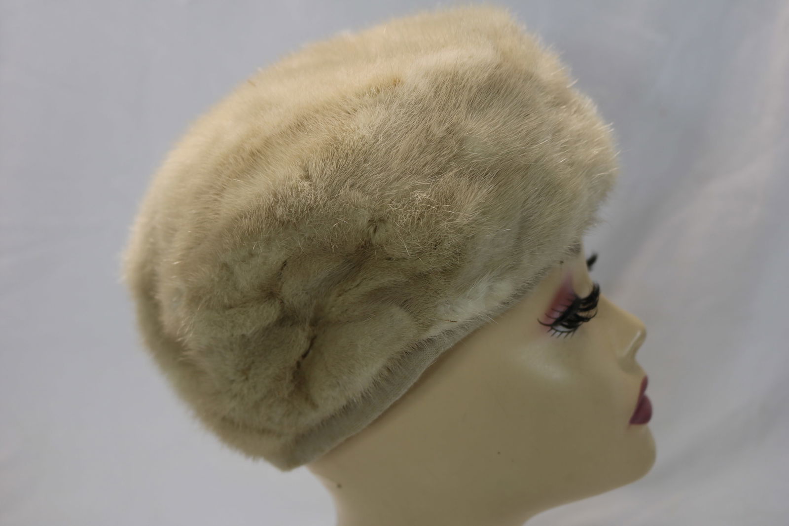 Vintage 1950's Pillbox Style Blond Mink Hat (1 of 8)