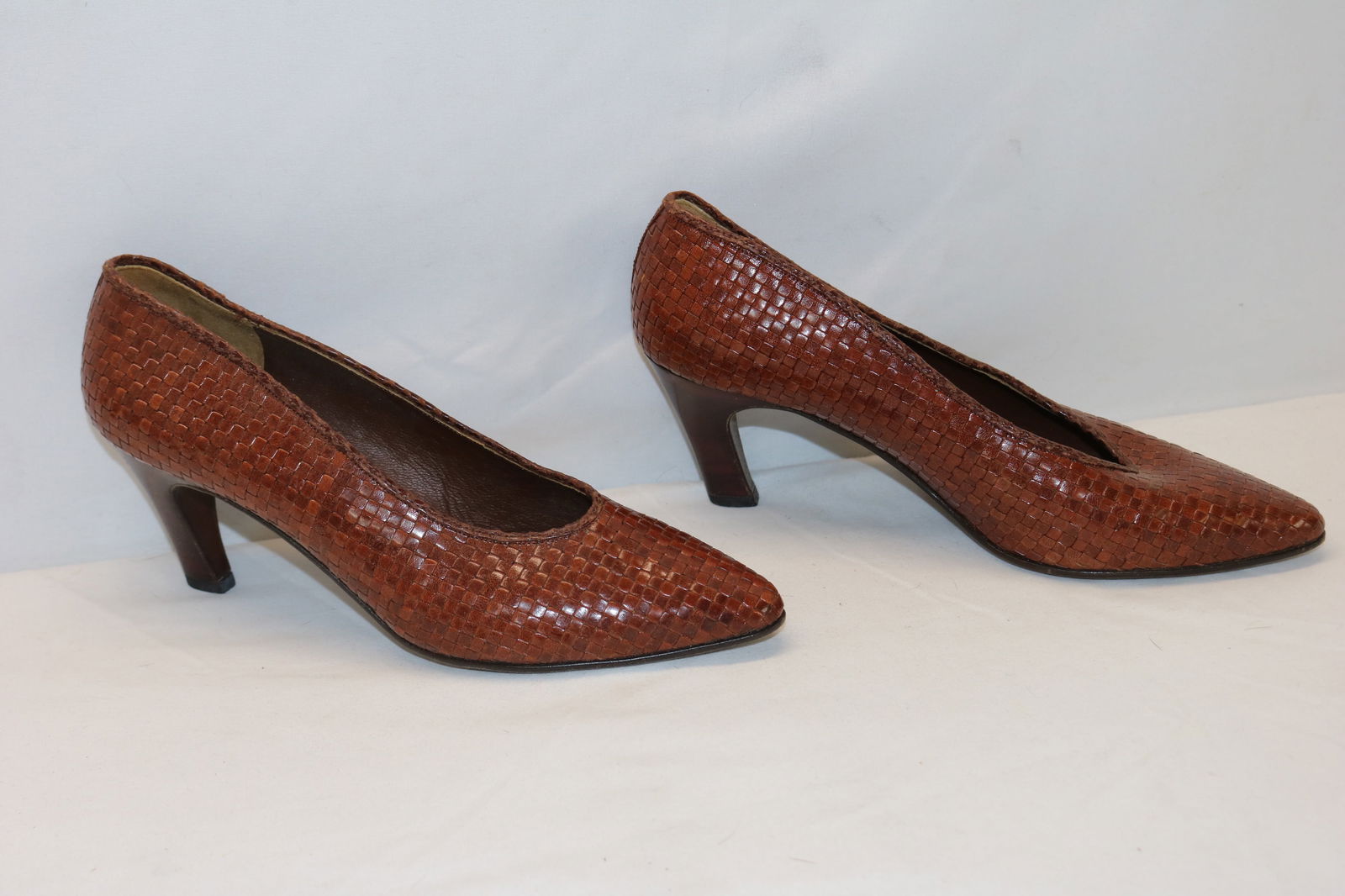 Vintage Petra Brown Leather Box Weave Heels, Made in Italy: size 8, worn condition, see photo's