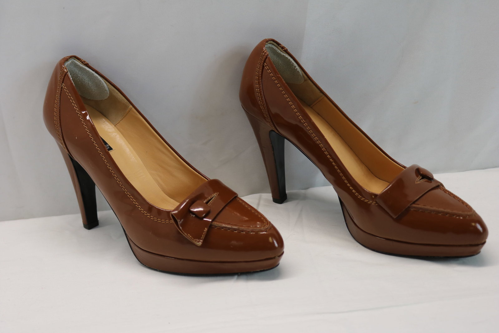 Like New Claudia Ciuti Made in Italy Brown Patent Leather Loafer Heels: size 9 1/2, see photo's