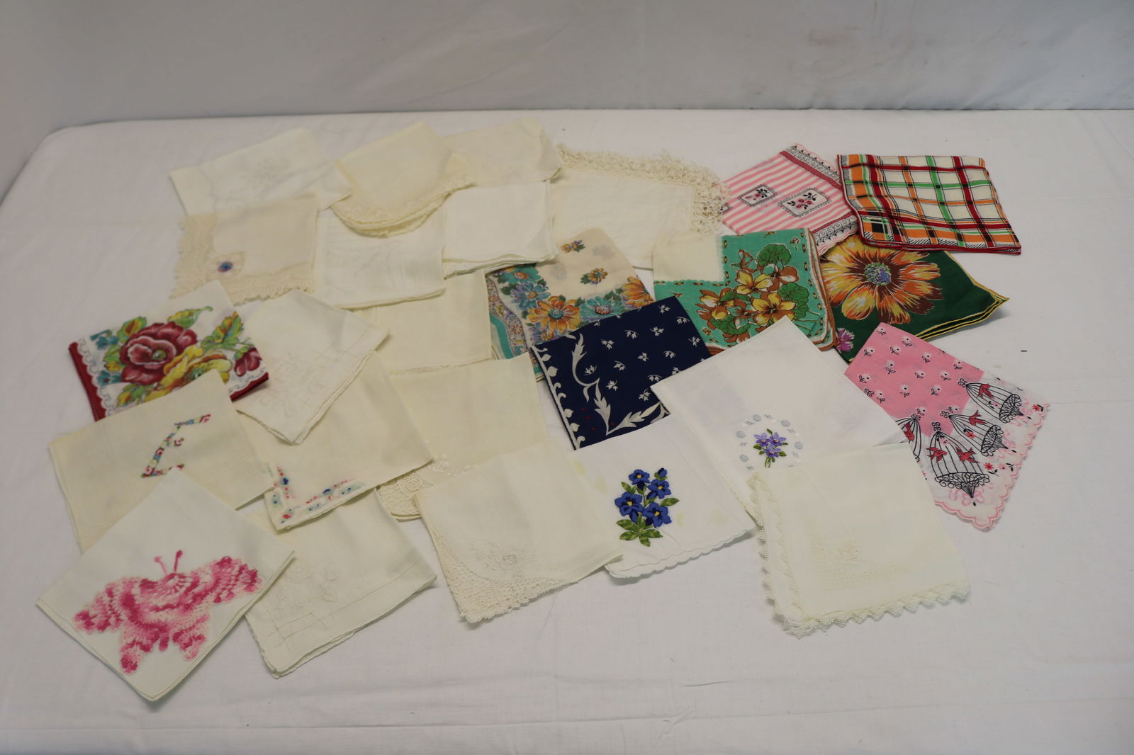 Lot of 26 Vintage Hankies, Printed, Lace & Embroidered (1 of 8)