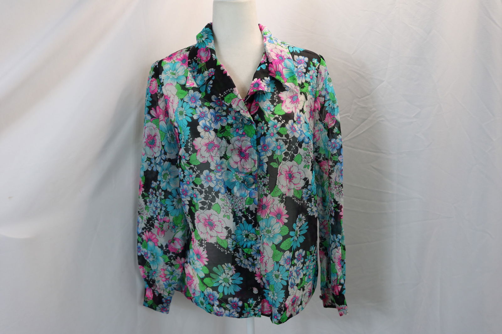 Vintage 1970's Bright Sheer Floral Blouse with Fabric Buttons: approx. 42 bust & waist, good condition, see photo's