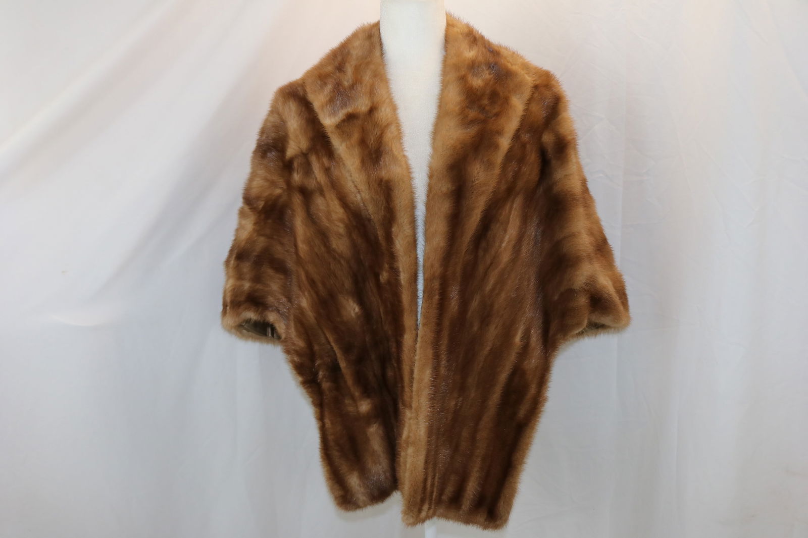 Vintage 1950's Peltz Furs Long Shawl Cape, Possible Muskrat, Maybe Mink? (1 of 5)