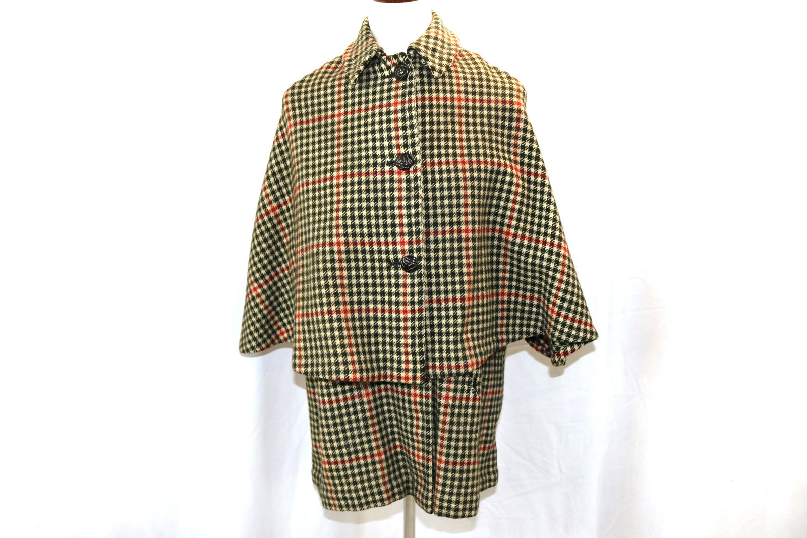 Vintage Royal York Cape As Worn By Prince of Wales, Red/Black/White Wool: approx. 44 chest, some old repair areas and holes, see photo's