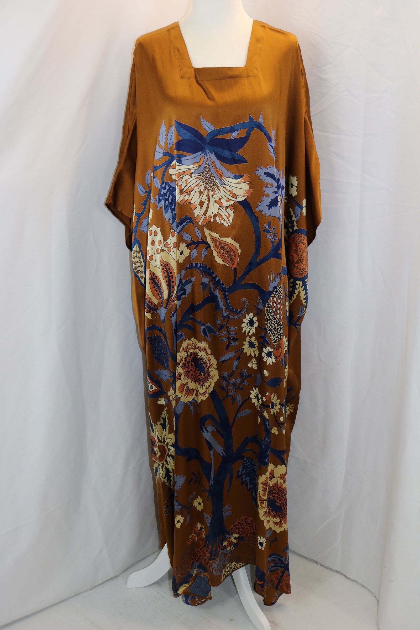 Vintage 1970/80's J. Peterman Co. Brown Silk Floral Moo-Moo: one size, extra large, good condition, see photo's