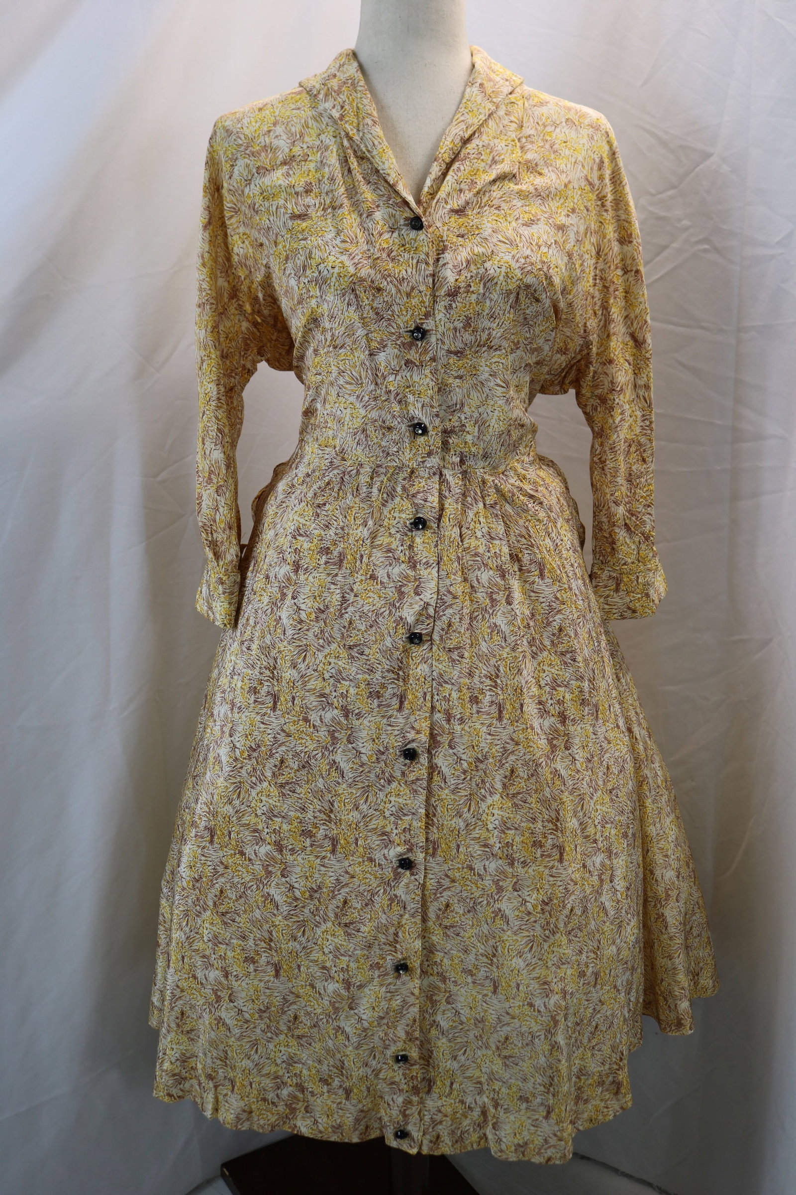 Vintage 1940/50's Ann Colby Yellow & Brown Pleated Shirt Waist Dress with Matching Belt: approx. 40 bust, 37 waist, waist has been repaired, holes under arm, see photo's