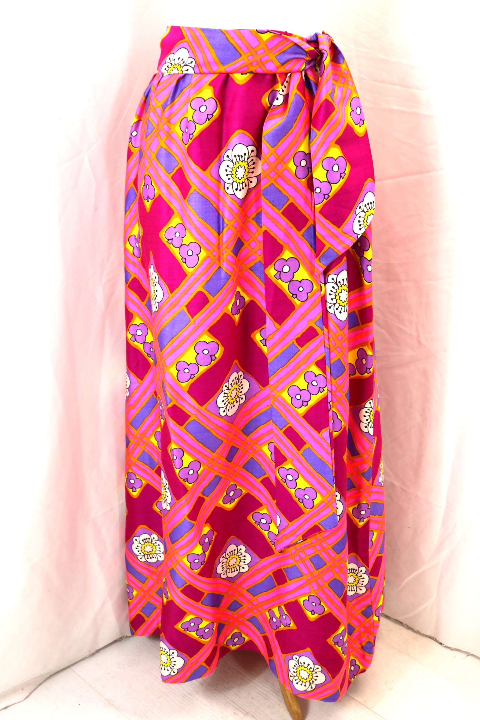 Vintage 1970's Alex Colman Bright Floral Print Cotton Skirt with Tie Belt: approx. 28 waist, good condition, see photo's