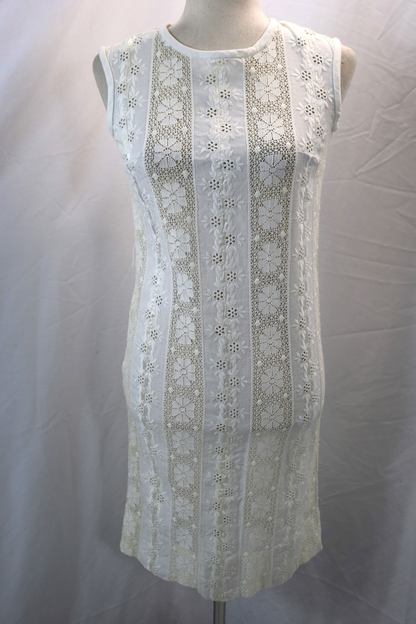 Vintage 1960's White Linen Embroidered Lace Shift (1 of 6)