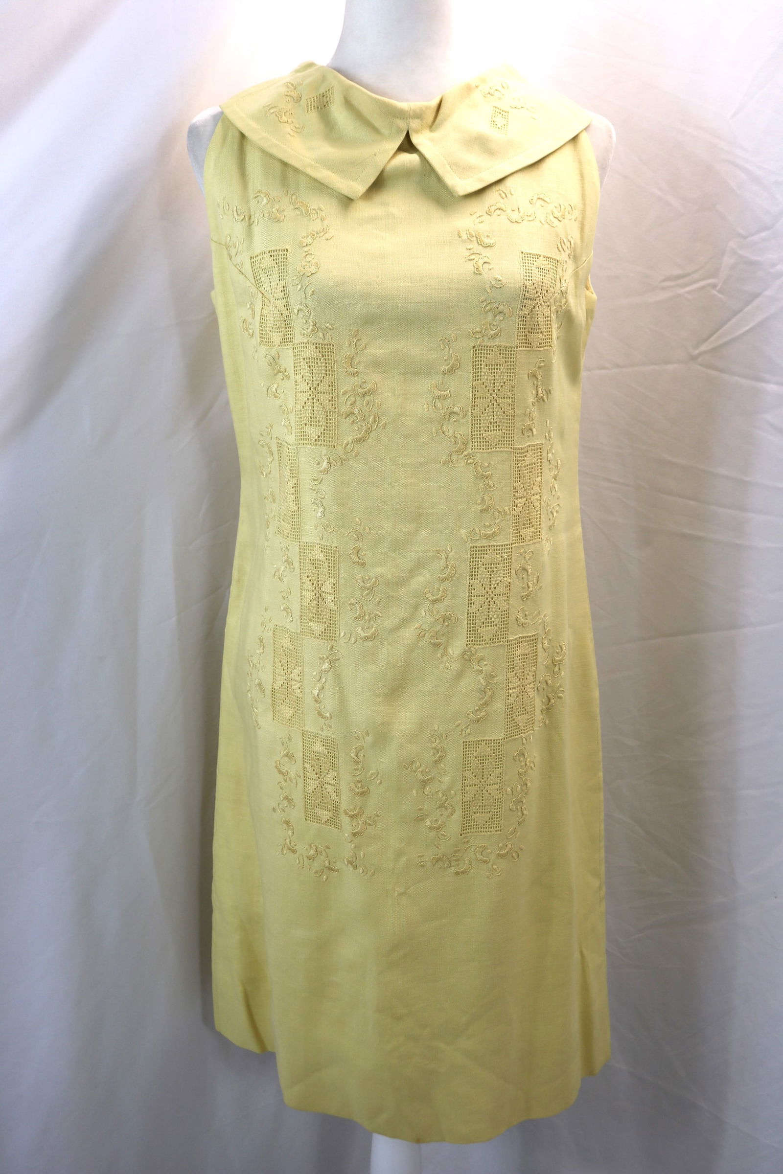 Vintage 1960's Yellow Linen Shift with Embroidery & Lace (1 of 5)