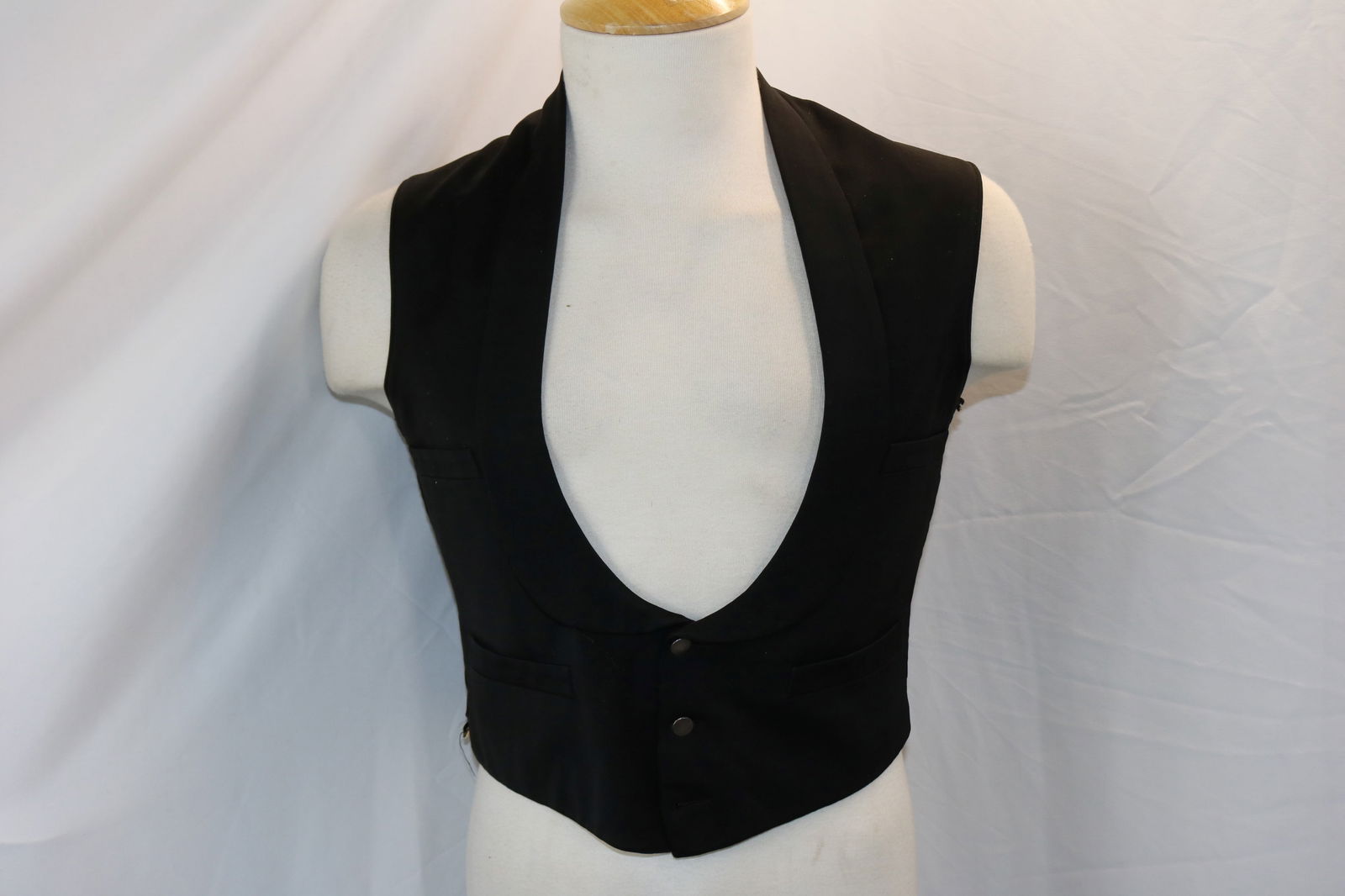 Men's Vintage Black Silk Gatsby Style Vest: approx. 40 chest, some fray under arms, damage at side seam, tag for size was added much later, see photo's