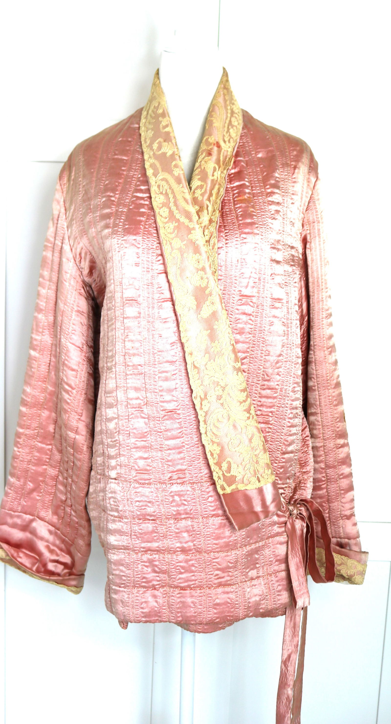 Vintage 1920/30's Quilted Bed Jacket with Lace (1 of 9)