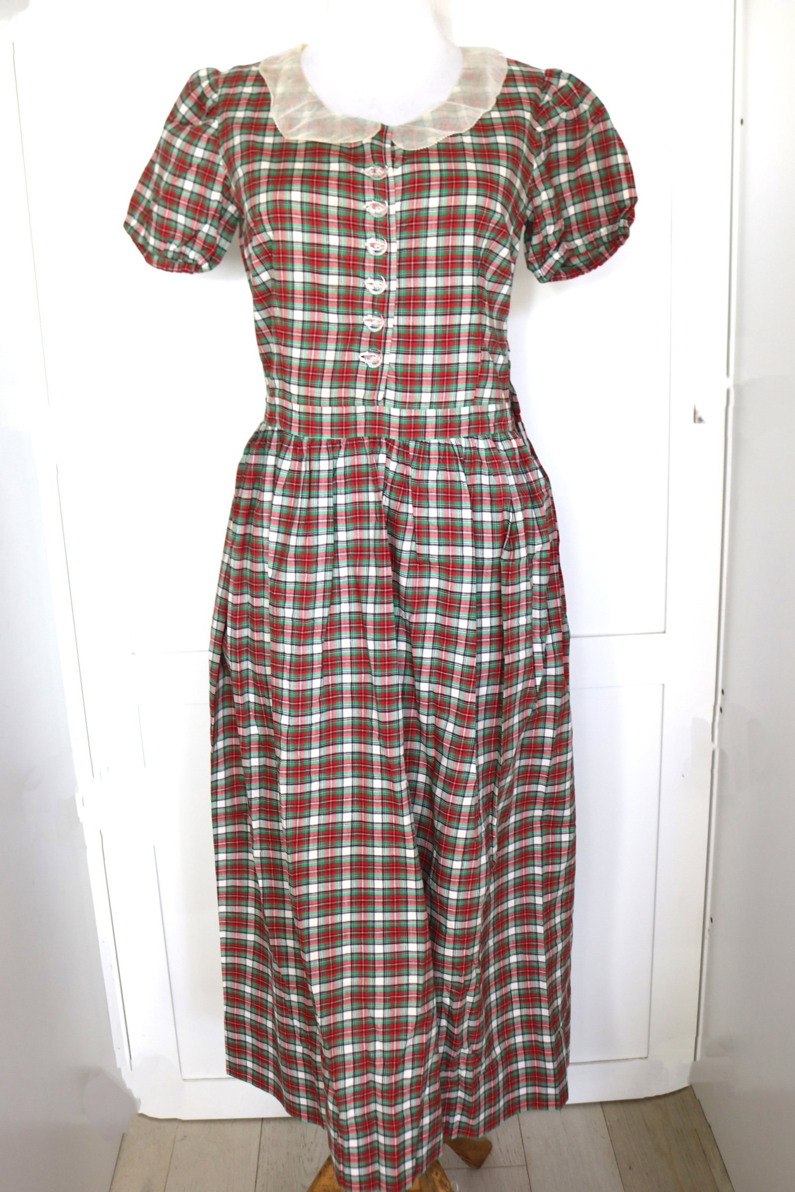 Vintage 1940/50's Girls Plaid Full Length Dress: approx. 34 bust, 28 waist, one button missing, see photo's