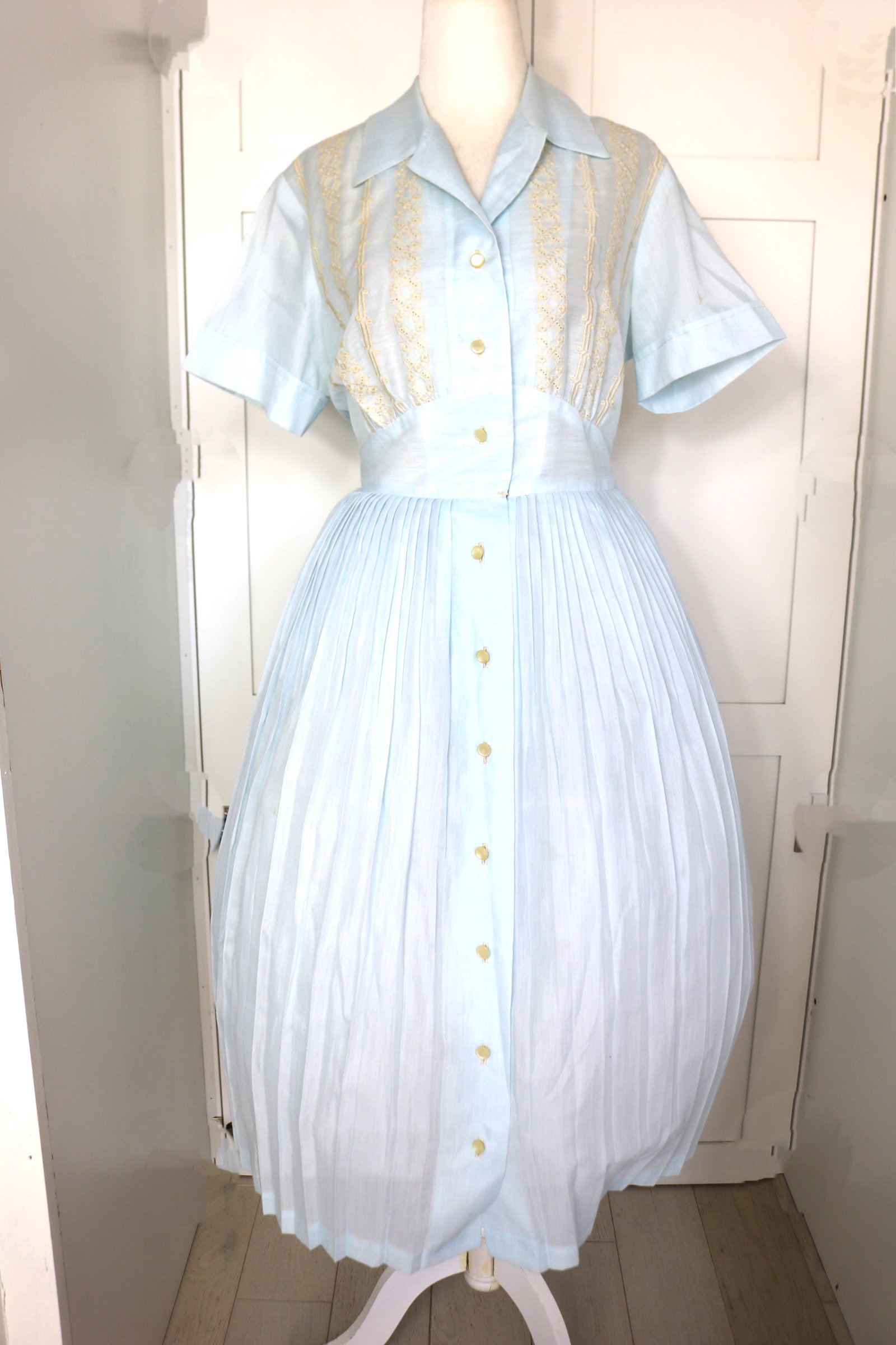 Vintage 1940's Light Blue Embroidered Shirt Dress with Pleats: approx. 38 bust, 32 waist, has a few stains, see photo's