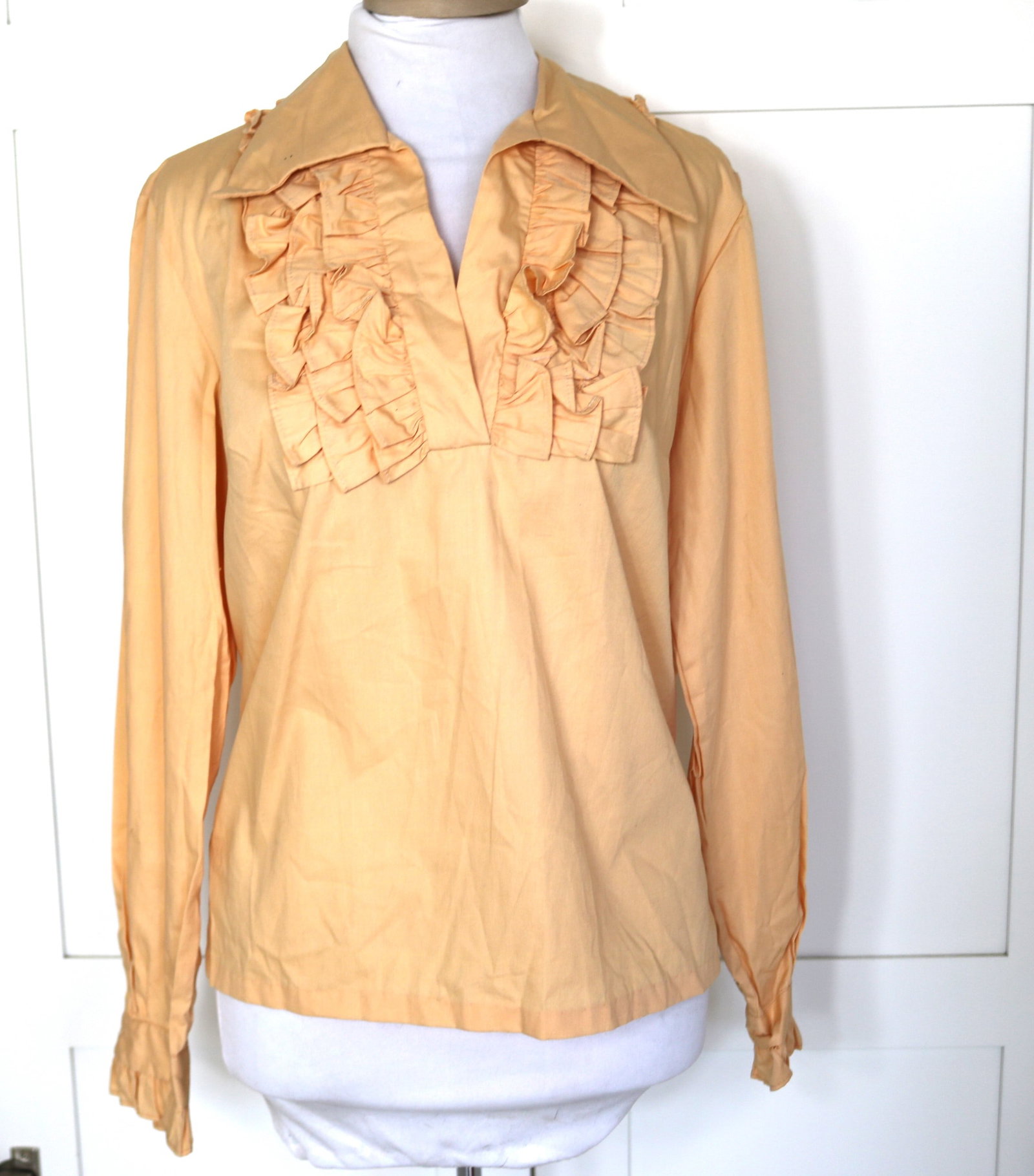 Vintage 1940's Peach Cotton Blouse with Ruffled Collar & Sleeve Cuffs: approx. 40 bust, says size 32, some tiny black dots, see photo's