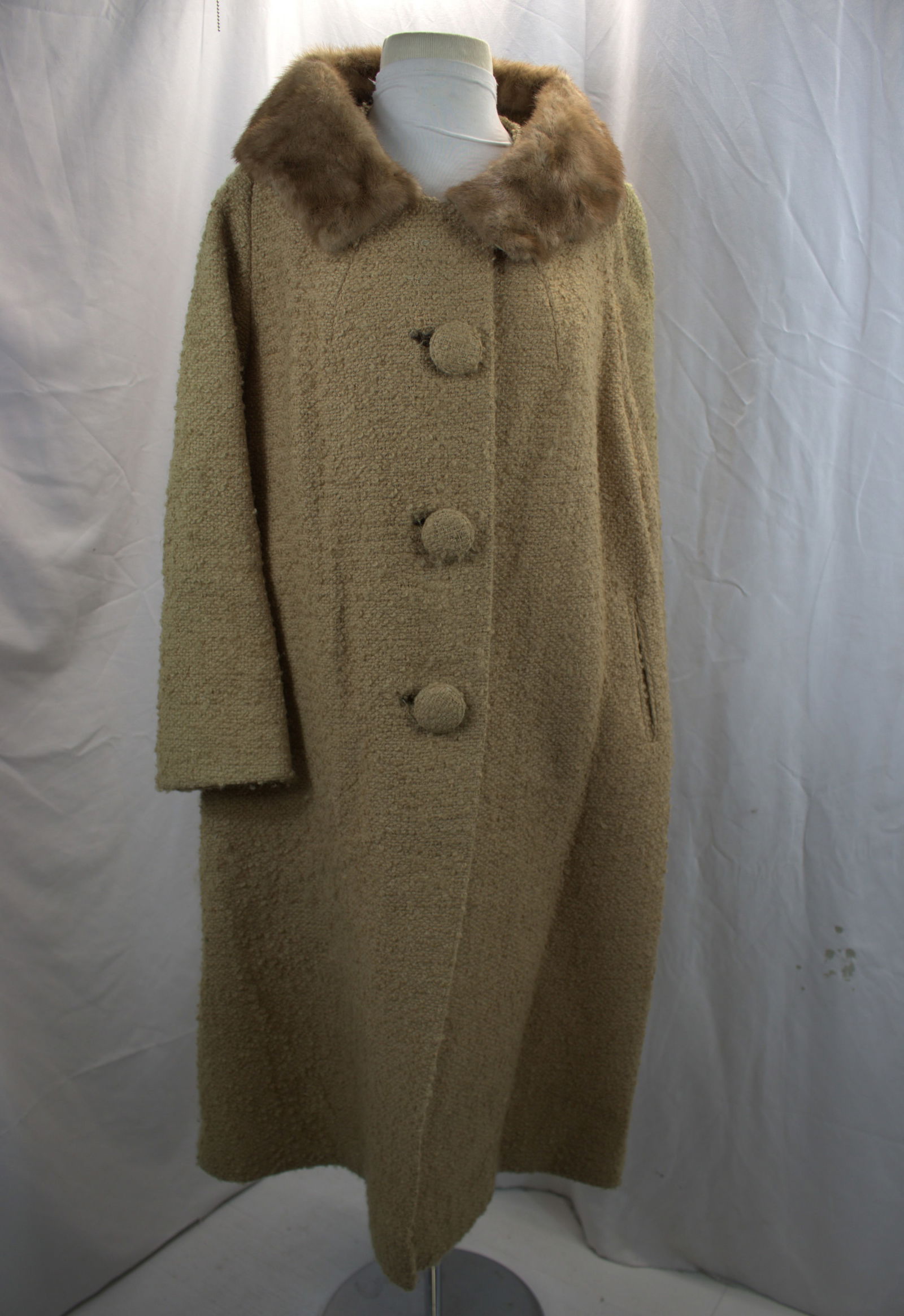 Vintage 1950's Tan Tweed Coat with Mink Collar: approx. 46 bust, 50 waist, some fur shedding, see photo's