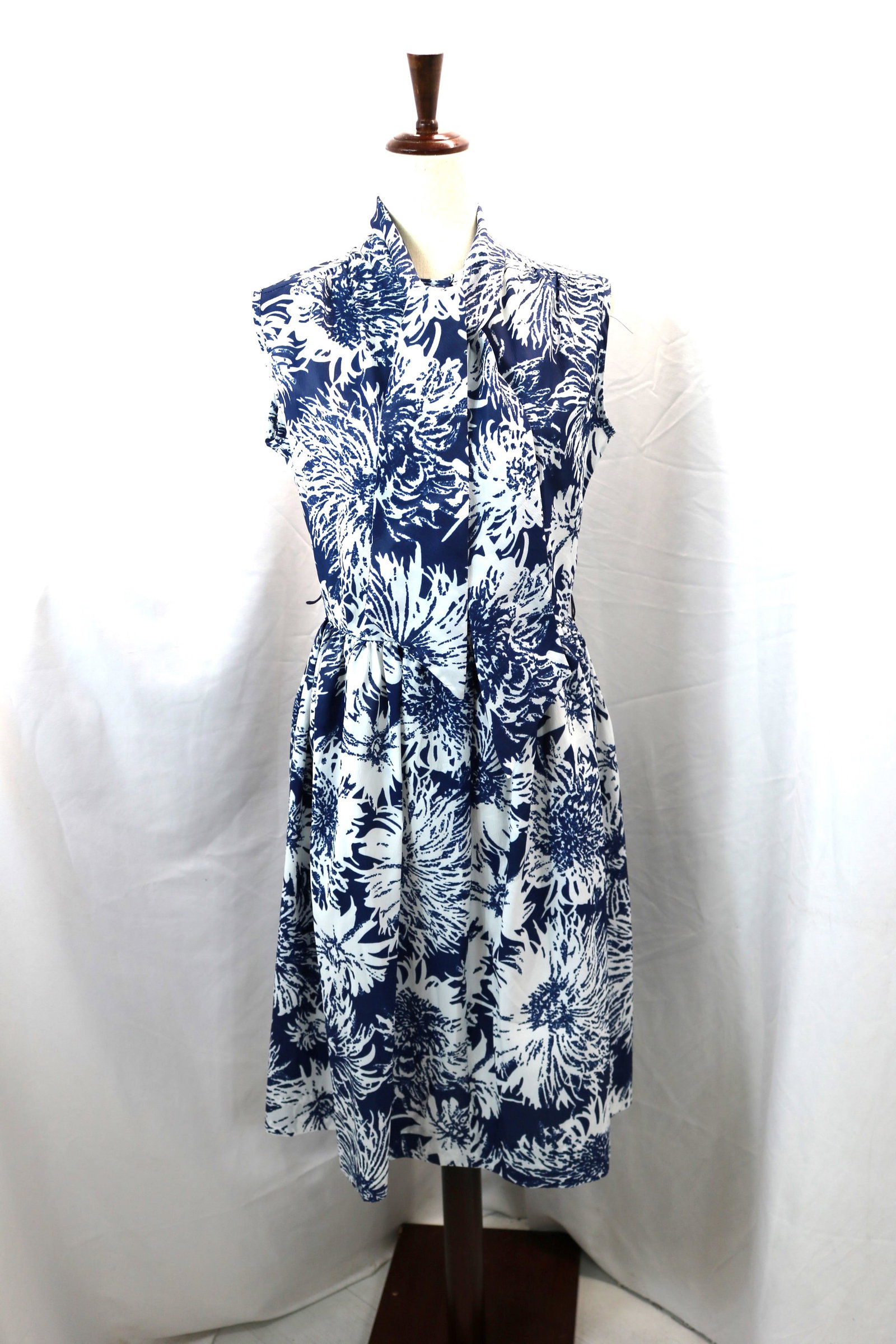 Vintage 1960's NPC Fashions Navy & White Summer Dress with Pussy Bow: approx. 40 bust, 30 waist, good condition, see photo's