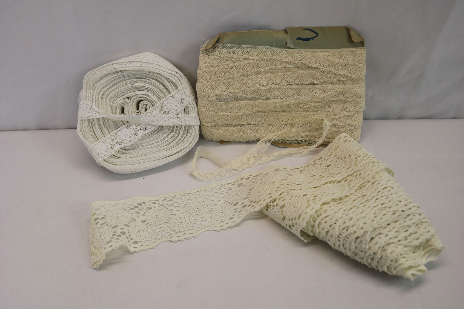 Lot of Vintage & Antique Lace Yardage: see photo's