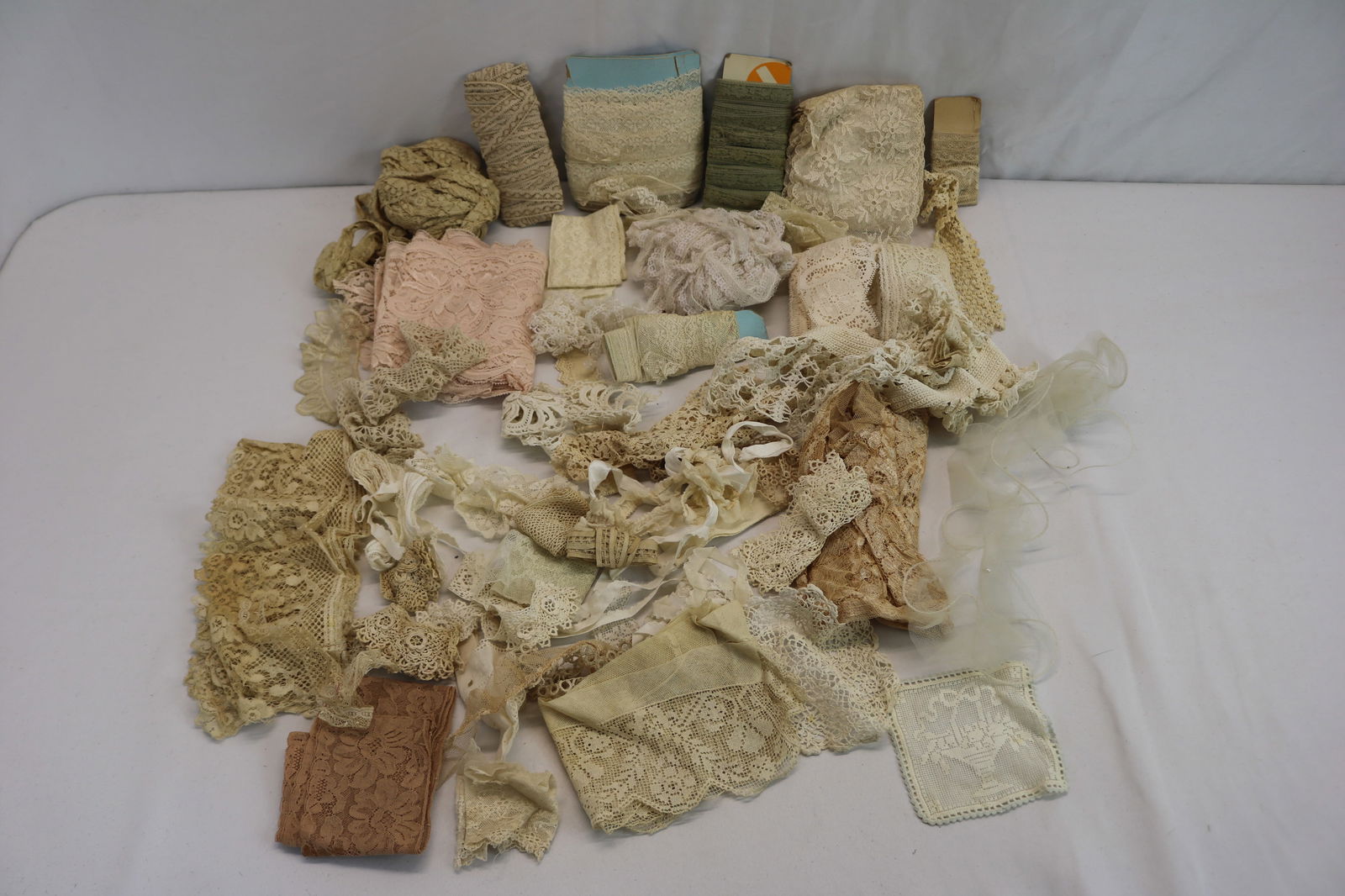 Large Lot of Vintage & Antique Lace Trims, some Yardage: see photo's