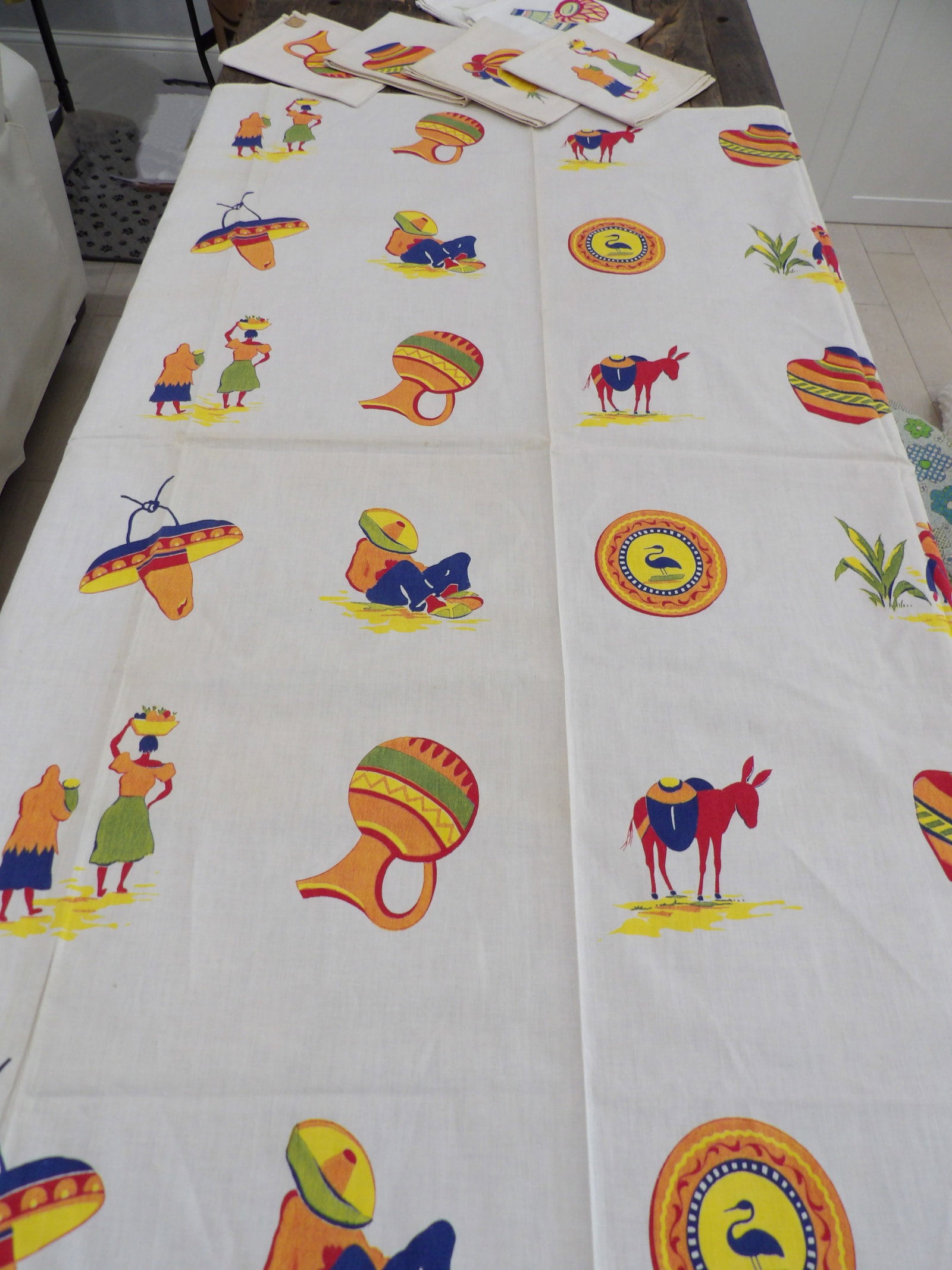 Vintage Cotton Printed Mexican Tablecloth & 6 Napkin (1 of 8)