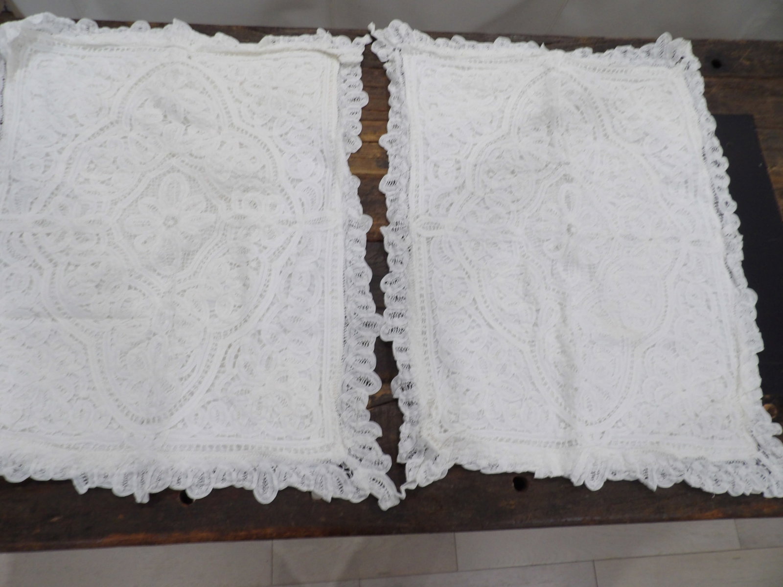 Pair of Vintage Battenburg Pillow Cases: see photo's