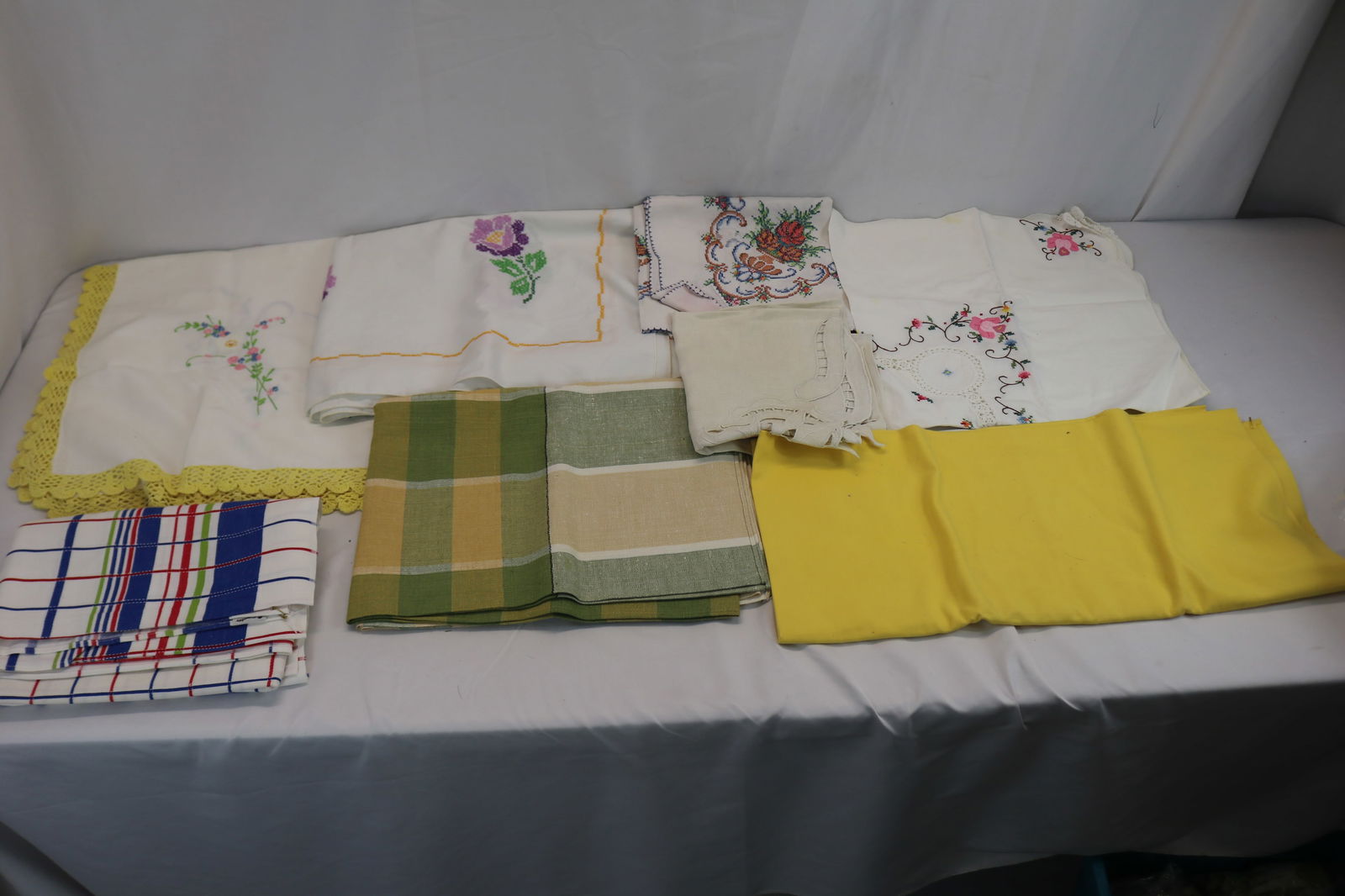 Lot of 8 Vintage Tablecloths, Embroider, Applique, & Other: see photo's