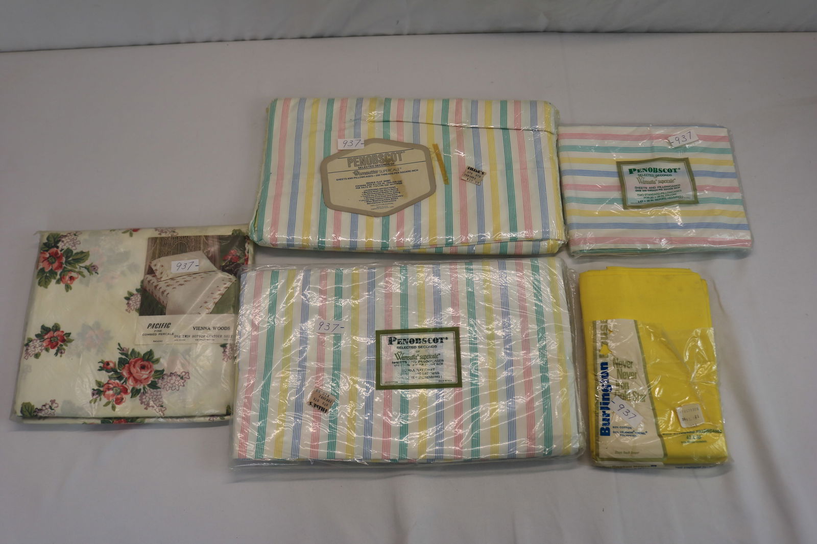 Lot of Vintage Old Store Stock Bed Sheets & Pillow Cases (1 of 5)