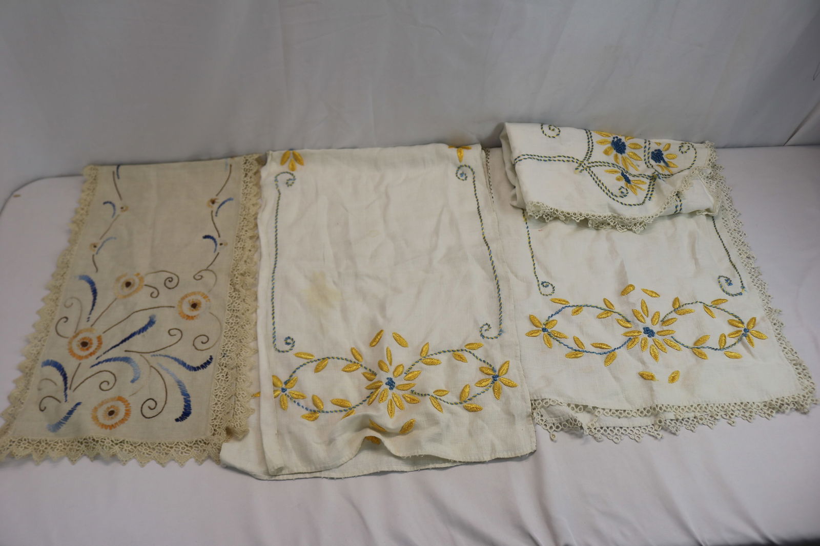 Lot of 4 Vintage Arts & Crafts Era Table Runners: see photo's