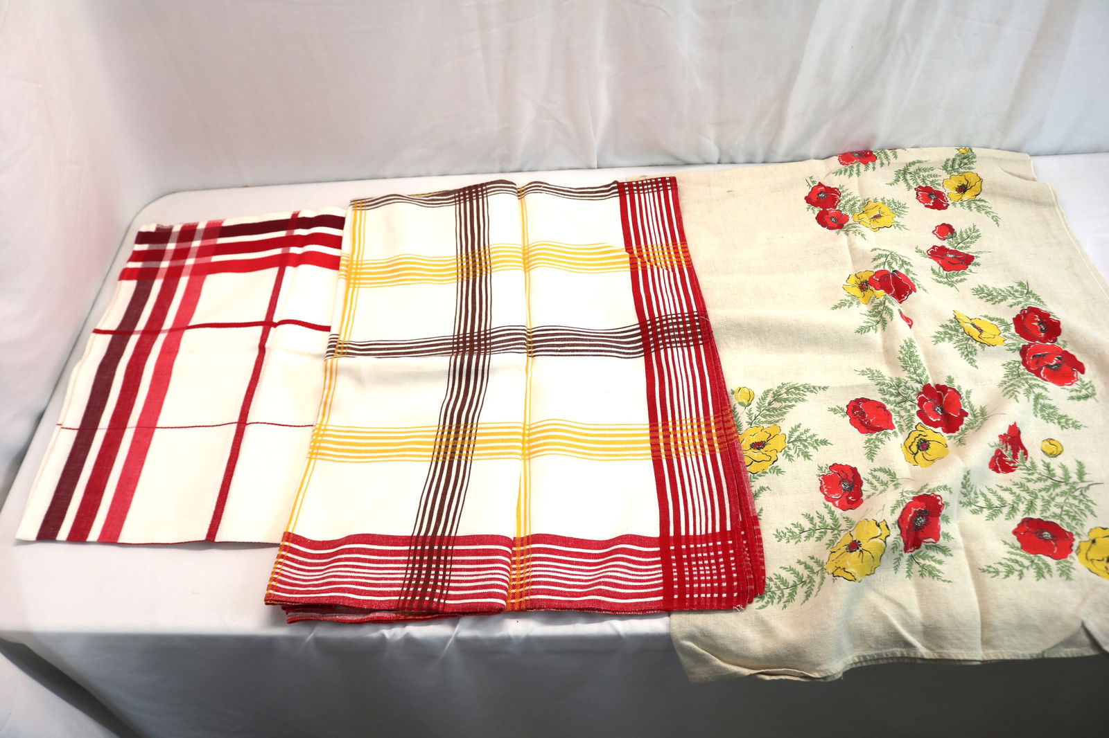 Lot of 3 Vintage Kitchen Tablecloths, 2 Stripped, 1 Printed (1 of 7)