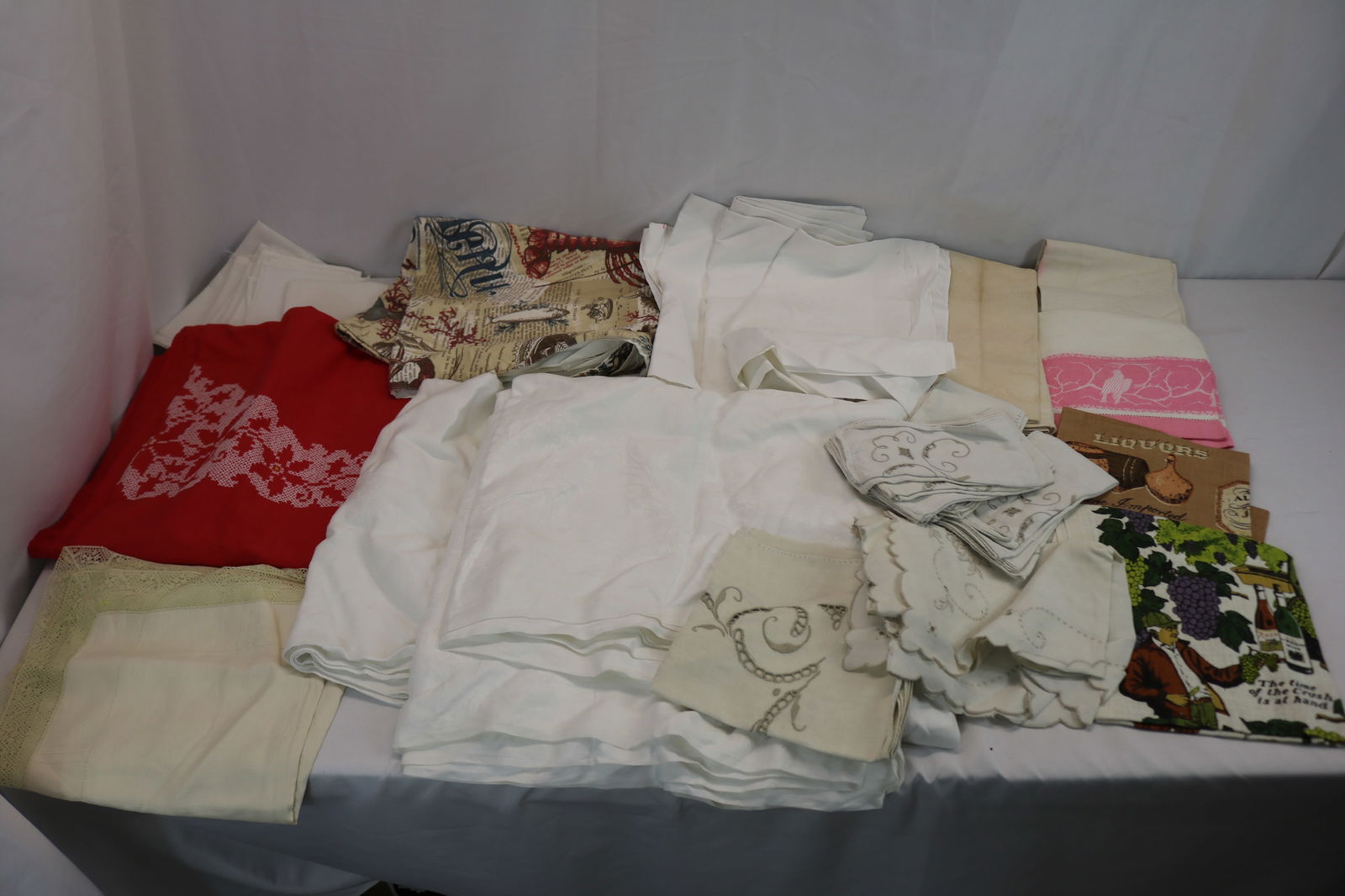 Large Lot of Vintage Tablecloths & Towels (1 of 7)