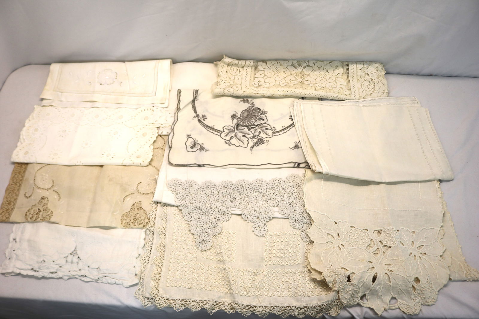 Lot of 12 Vintage Linen & Lace Table Runners: see photo's