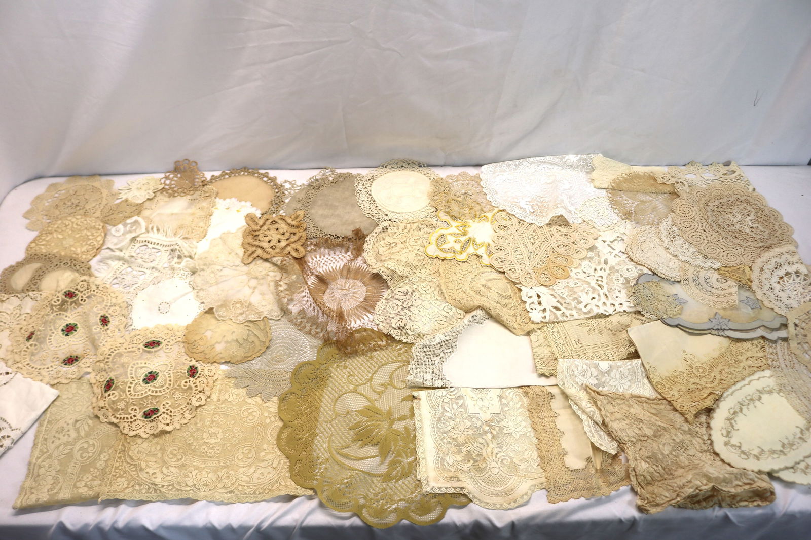 Lot of Fine Antique & Vintage Lace Doilies: see photo's