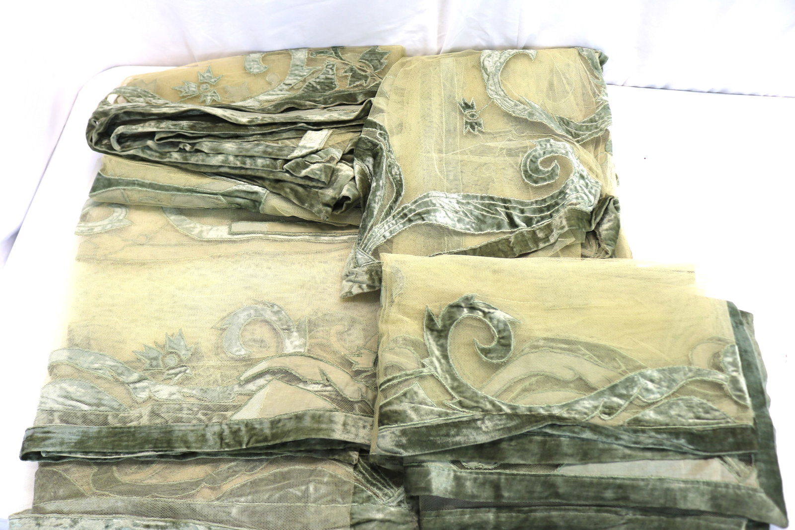 Lot of 4 Fabulous Green Velvet & Tulle Panels, 132 x 42: see photo's