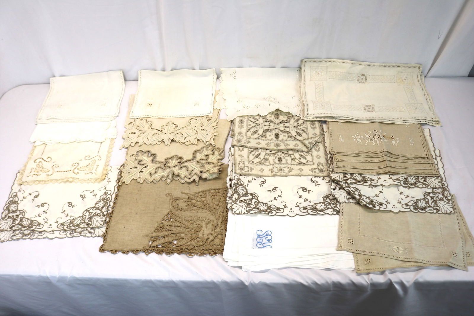 Lot of Vintage Table Placemats: see photo's