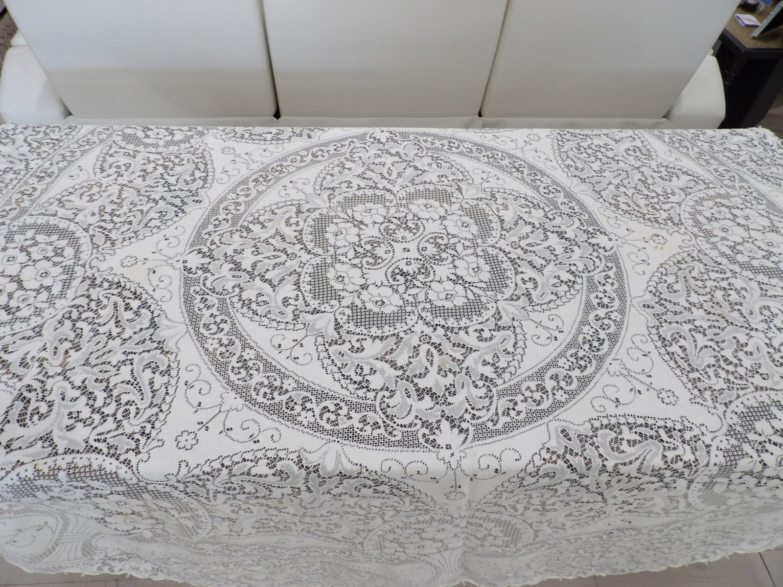 Vintage Quaker Lace 74 Inch Round Tablecloth with Flower Basket Pattern (1 of 8)