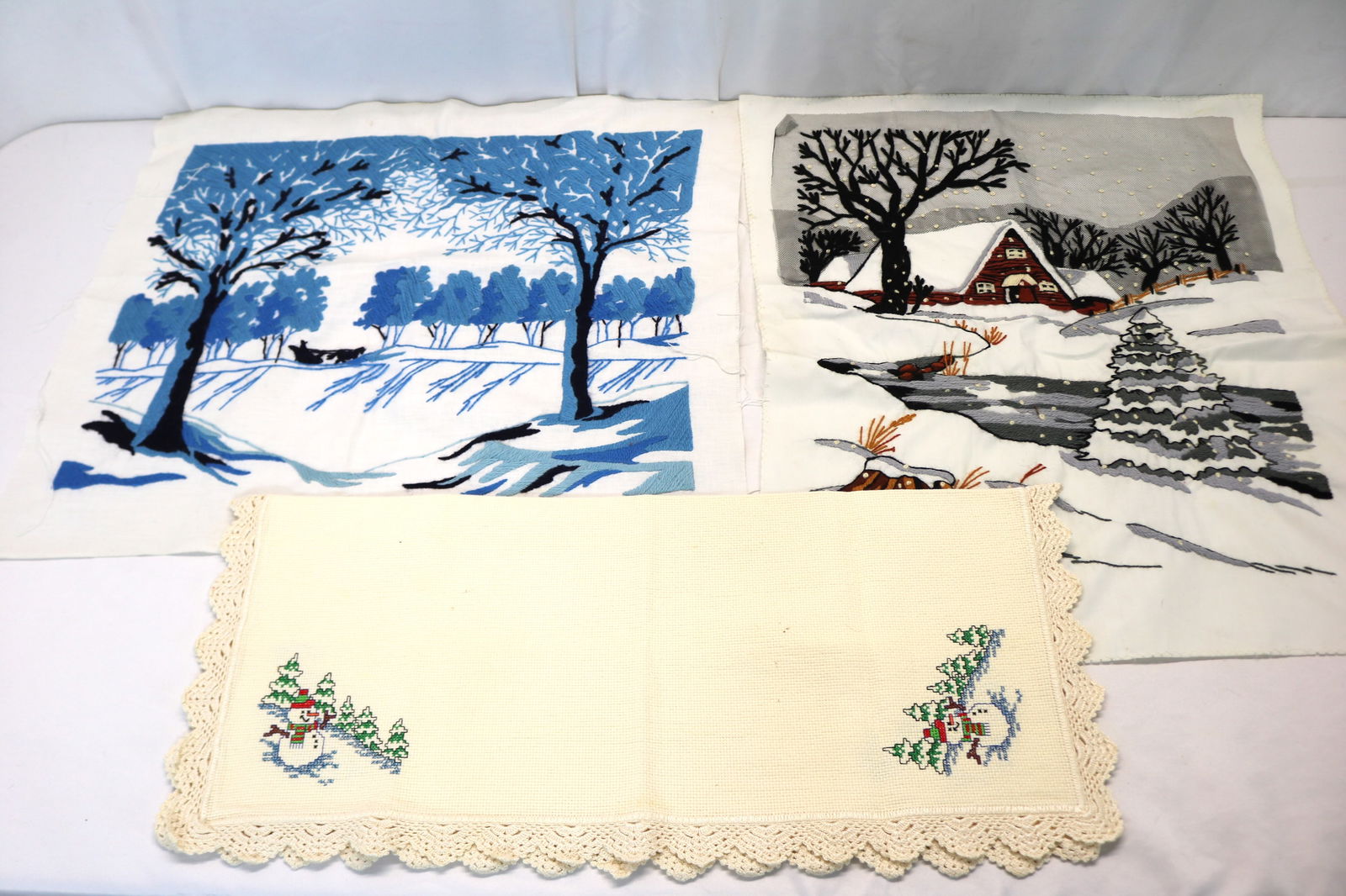 Lot of 3 Vintage Christmas Embroidered Linens (1 of 5)