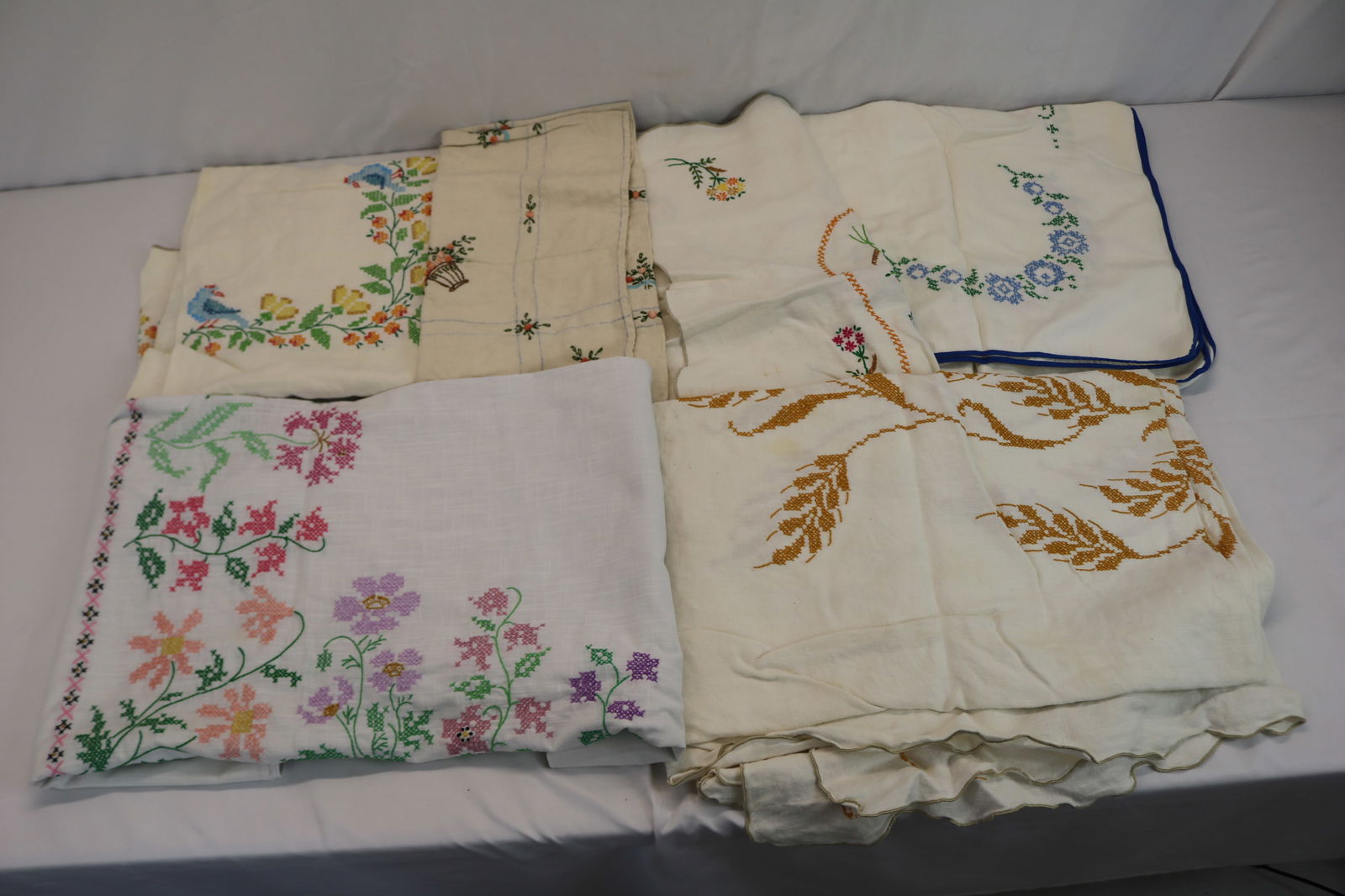 Lot of 6 Vintage Embroidered Tablecloths (1 of 7)