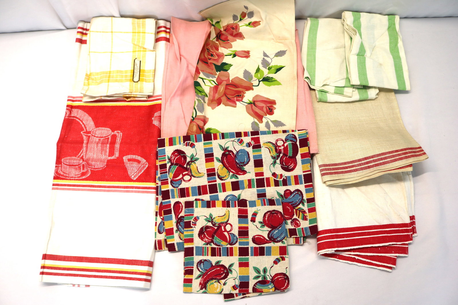 Lot of Vintage Old Store Stock Kitchen Linens, Tablecloth & Towels (1 of 16)