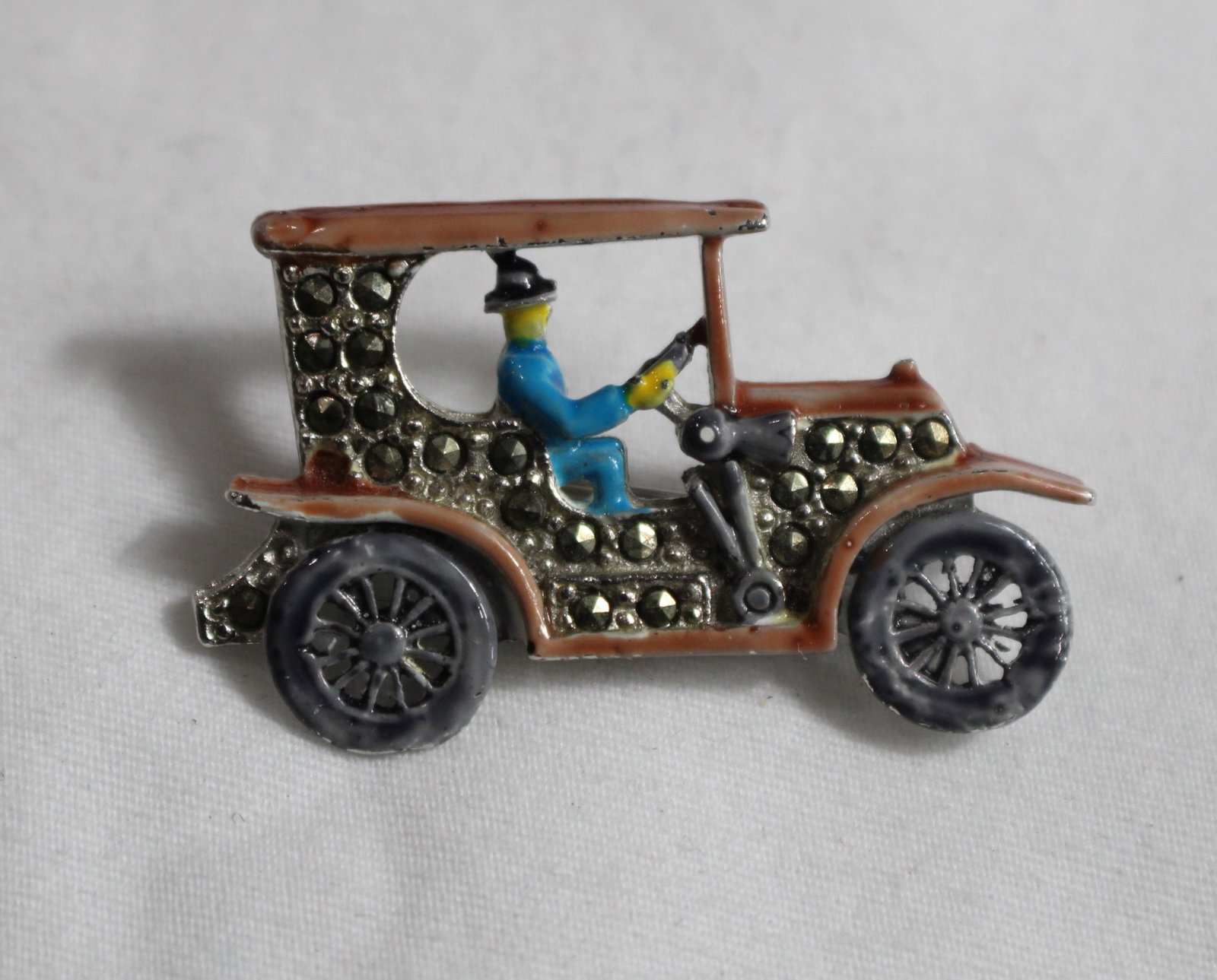 Vintage Antique Car Brooch with Enamel & Marcasite: approx. 1 3/8, see photo's