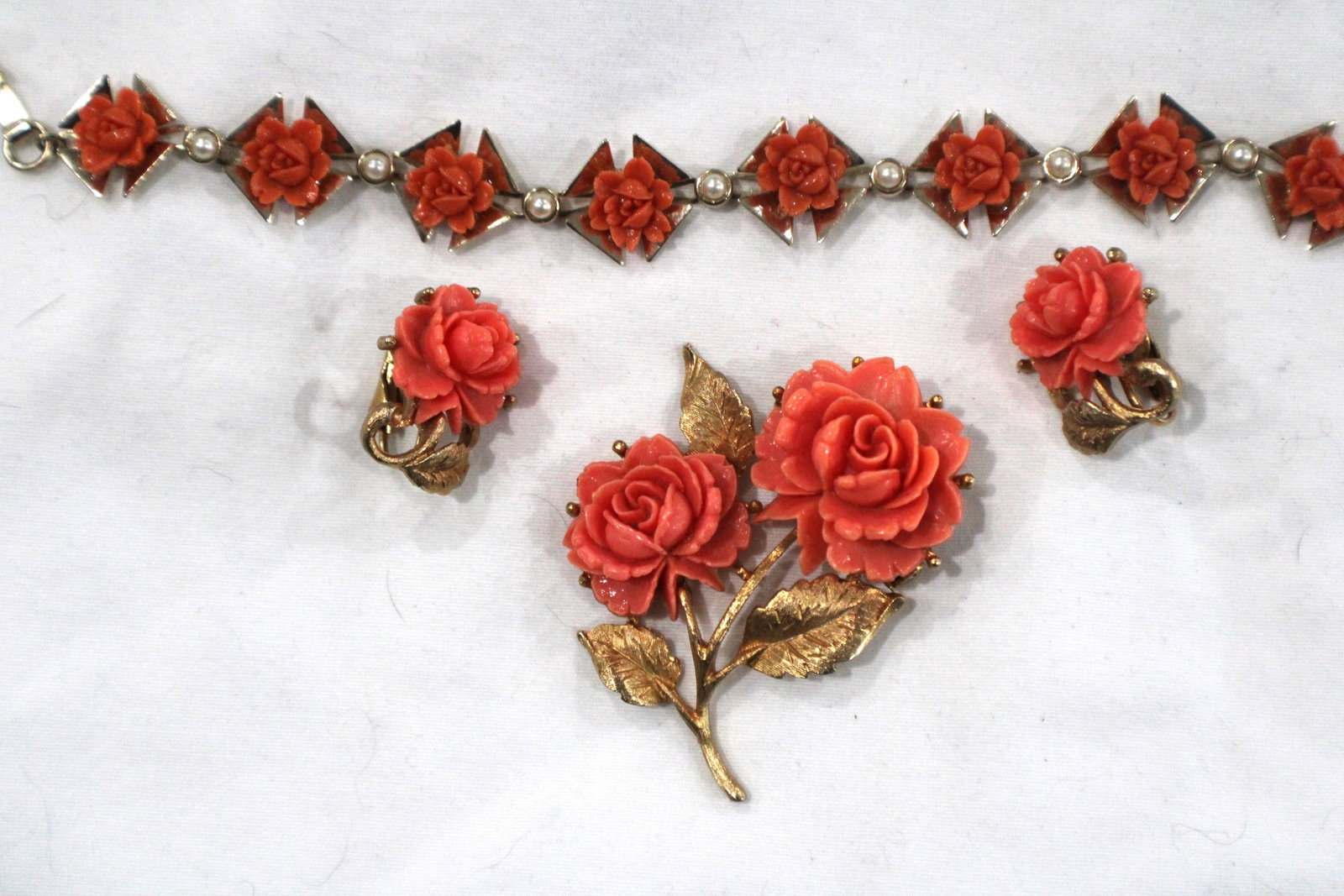 Lot of 3 Pieces Vintage Carved Rose Faux Coral Jewelry: see photo's