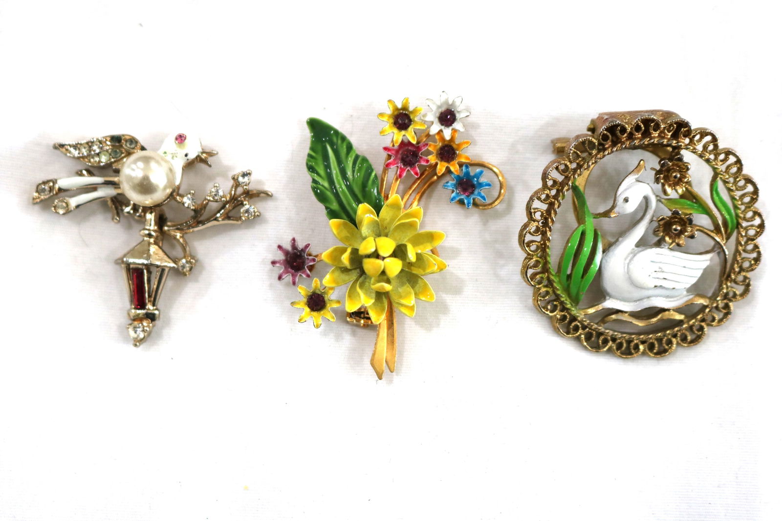 Lot of 3 Vintage Enamel Brooches & Clip, 1 Marked Coro: see photo's