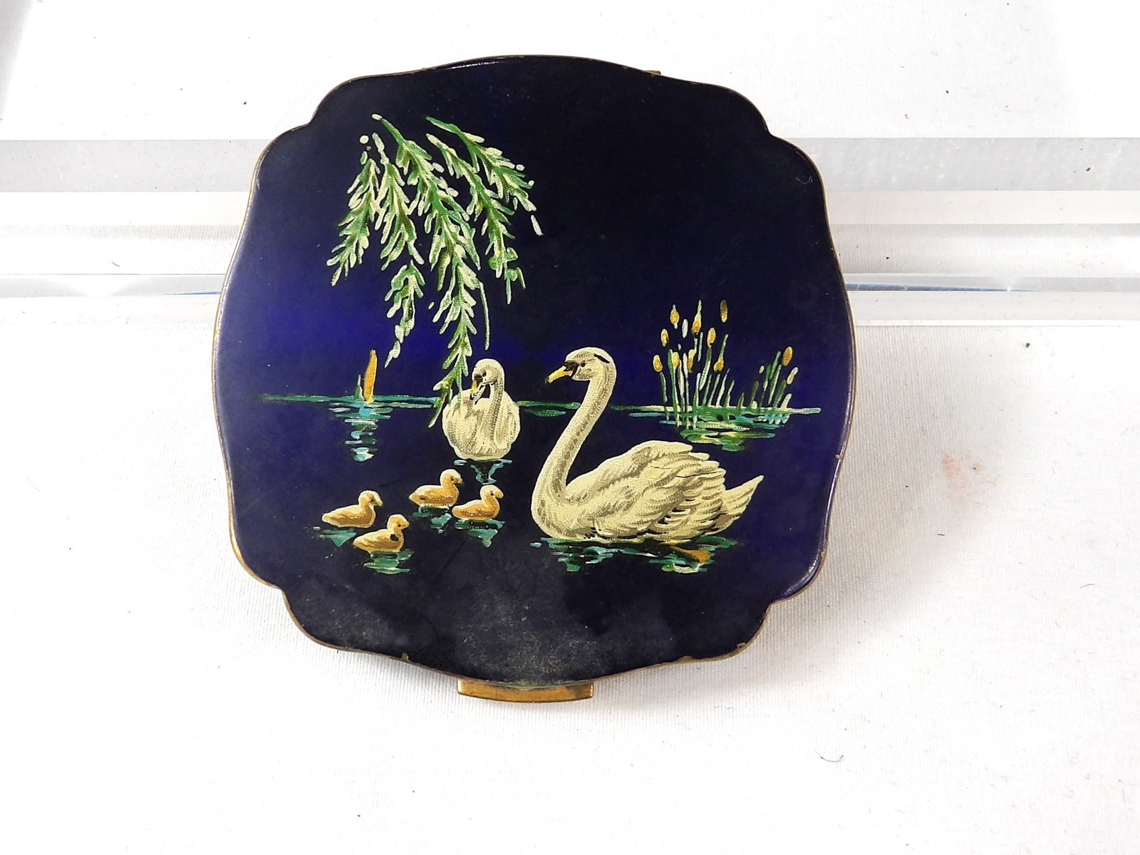 Vintage Mode by Melissa, England Hand Painted Swan Powder Compact: approx. 3 inches, see photo's