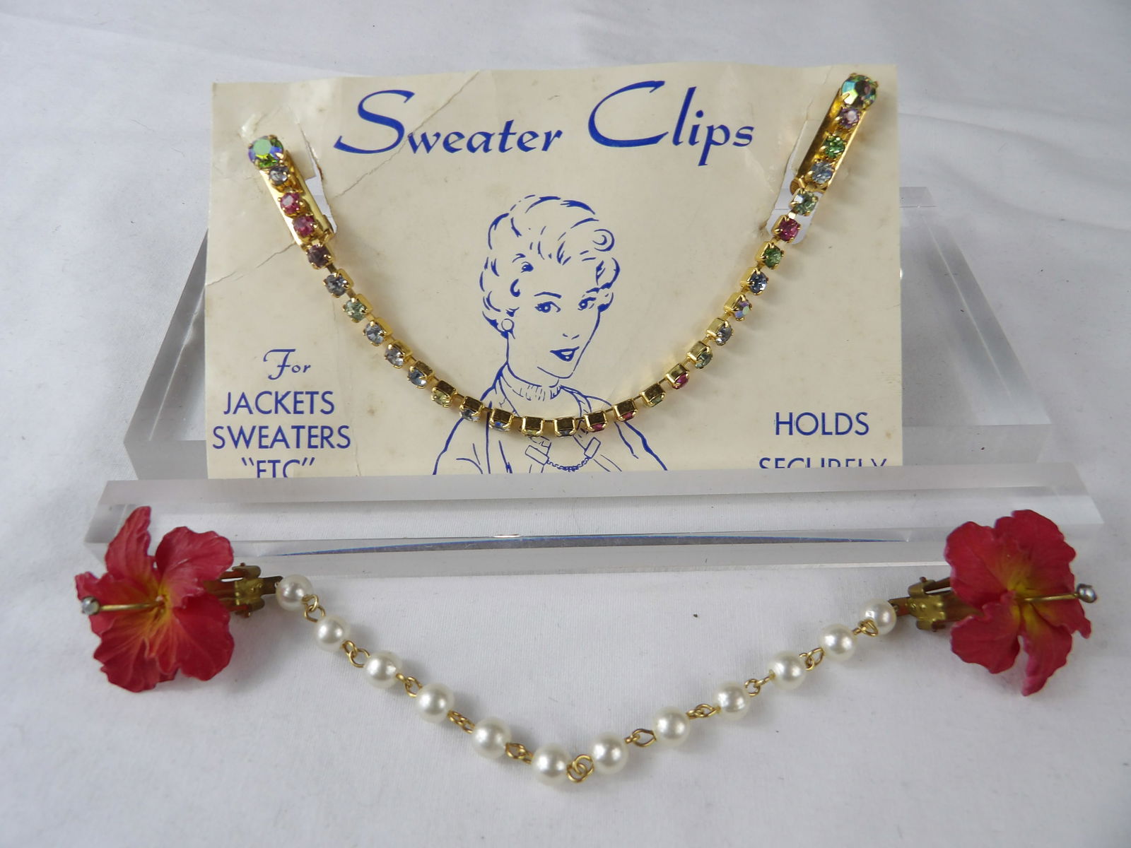 Lot of 2 Vintage Sweater Clips, 1 Old Store Stock on Original Card (1 of 5)