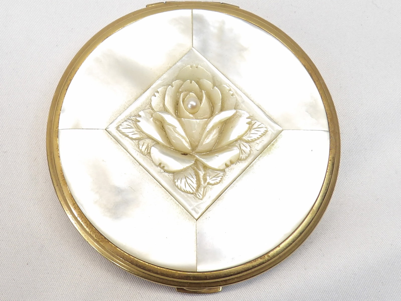 Vintage Old Store Stock Mother of Pearl with Rose, Powder Compact: approx. 3 2/8 inches, see photo's